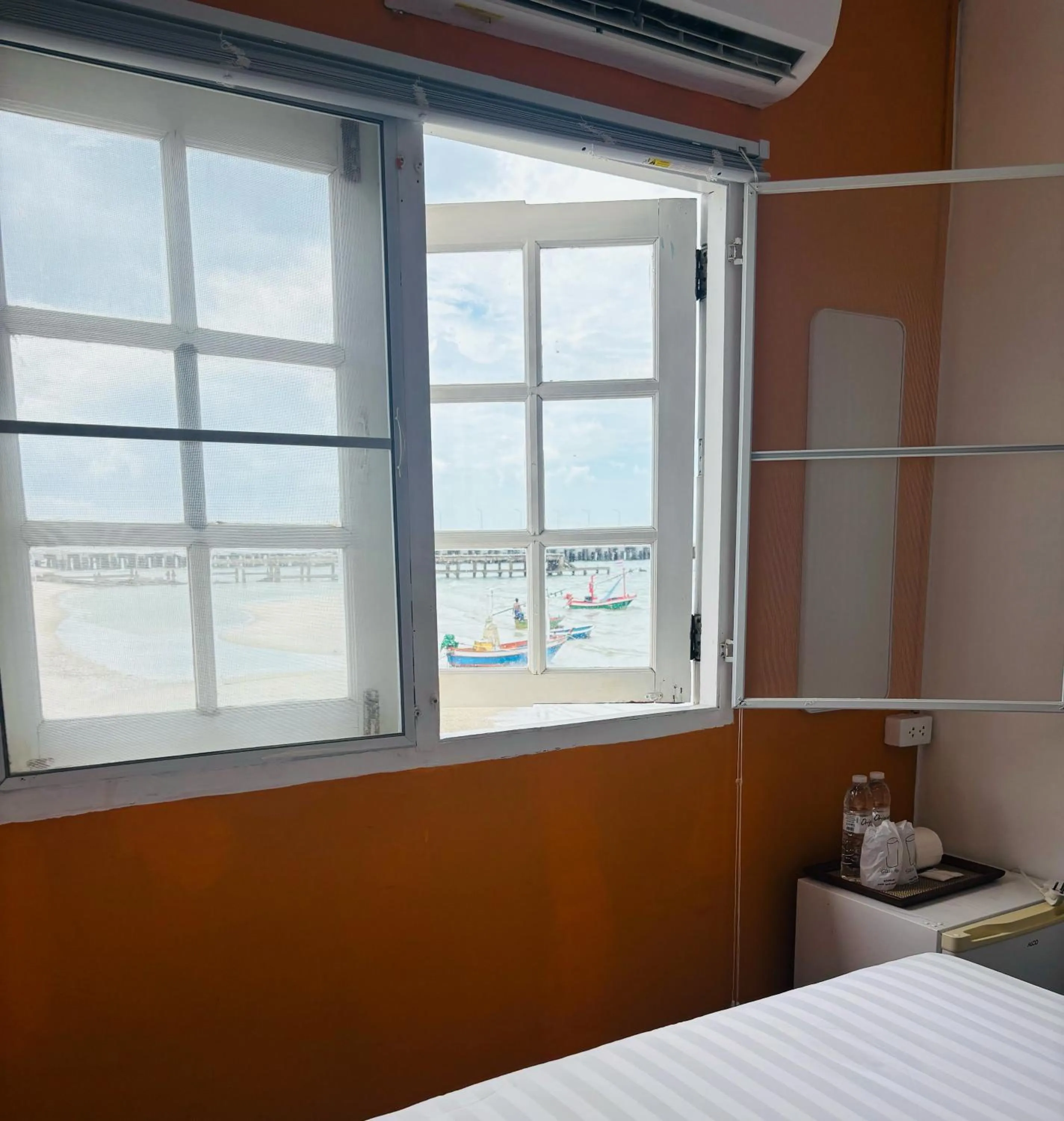 Bed in Karoon Sea View Lodge