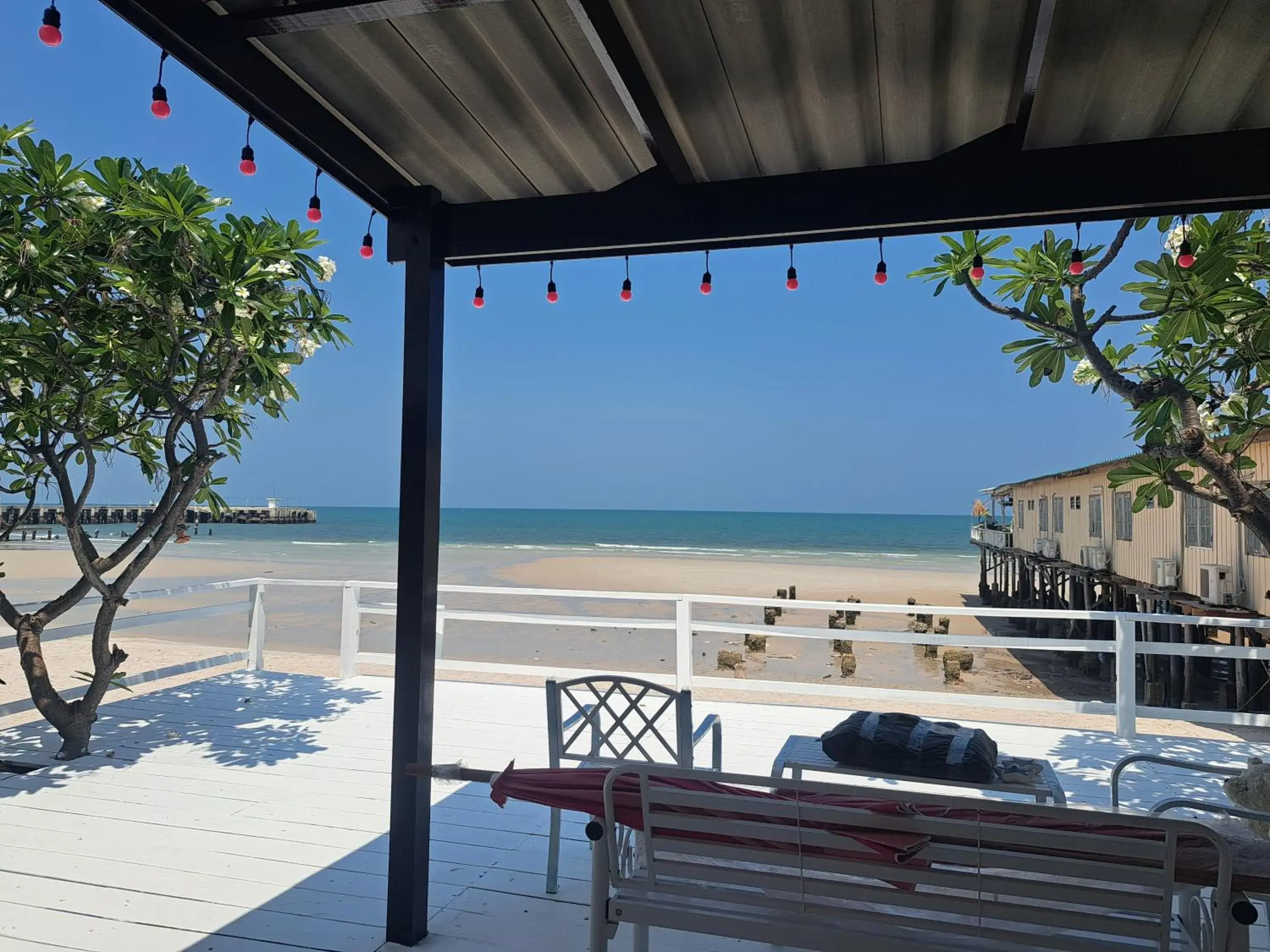 Bungalow - Beach Front in Karoon Sea View Lodge Bungalow - Beach Front in Karoon Sea View Lodge