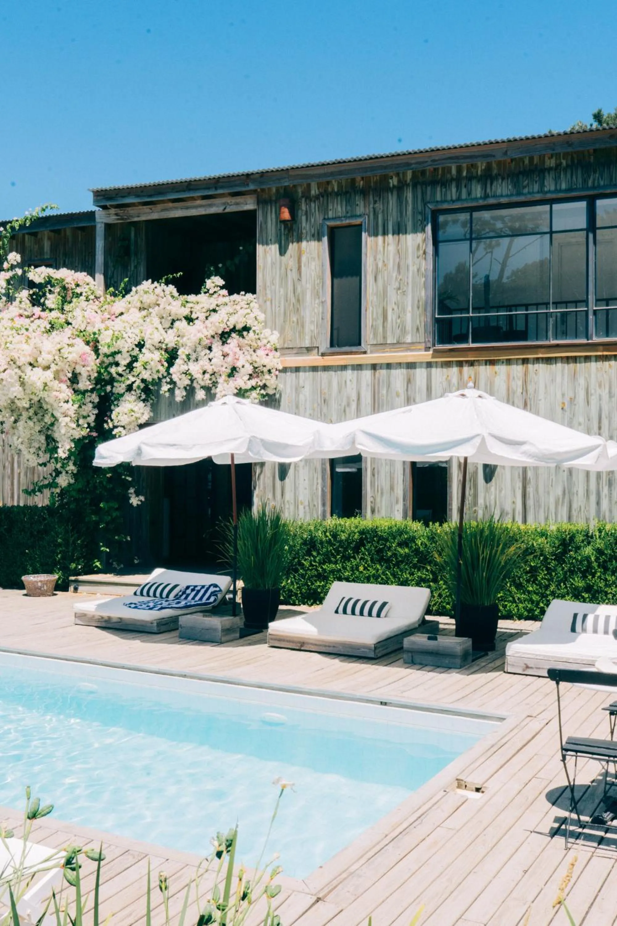 Property building in Casa Flor