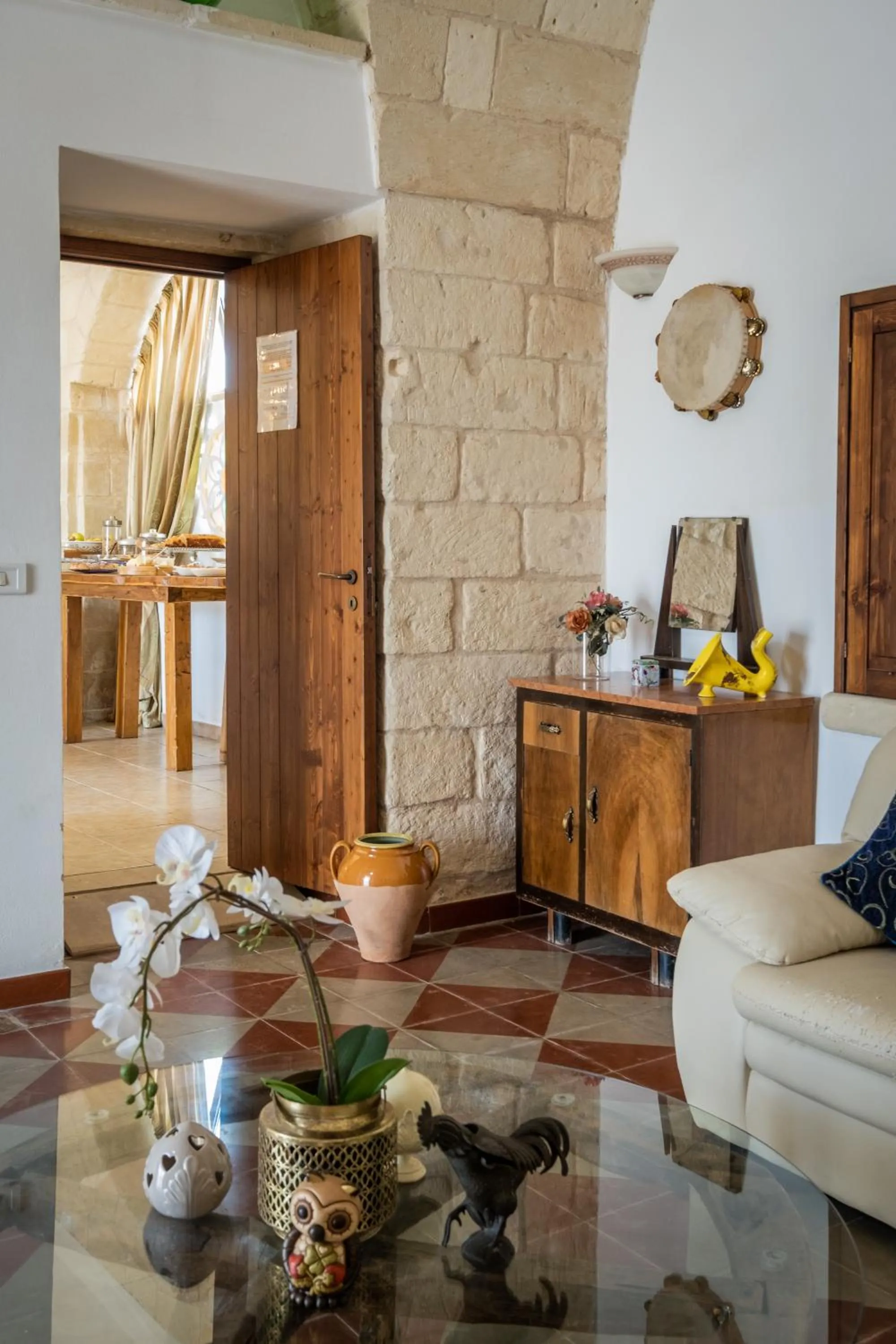 Seating area in Agriturismo Alonì Costarella Masseria