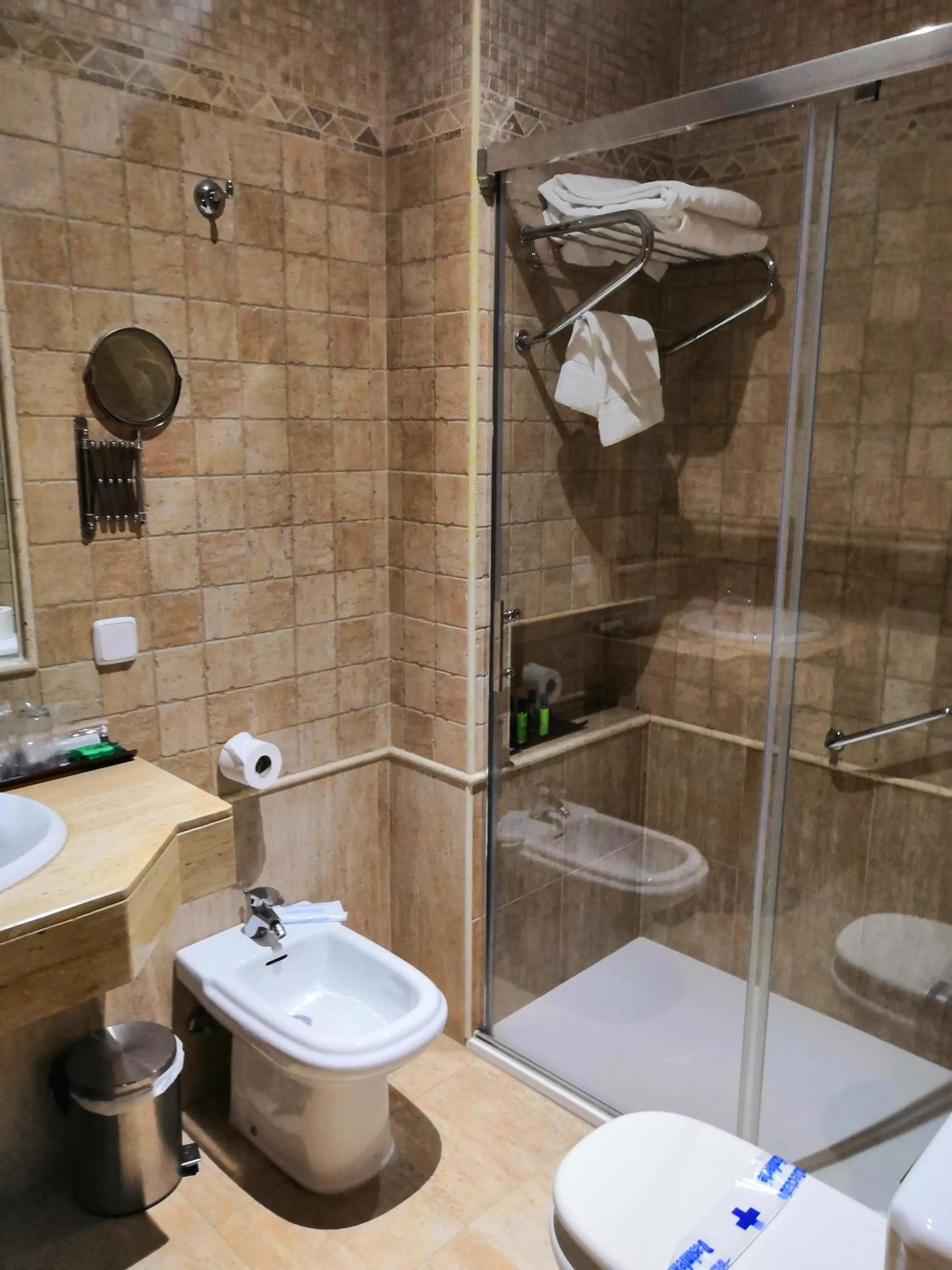 Shower in Hotel Marisma Sancti Petri