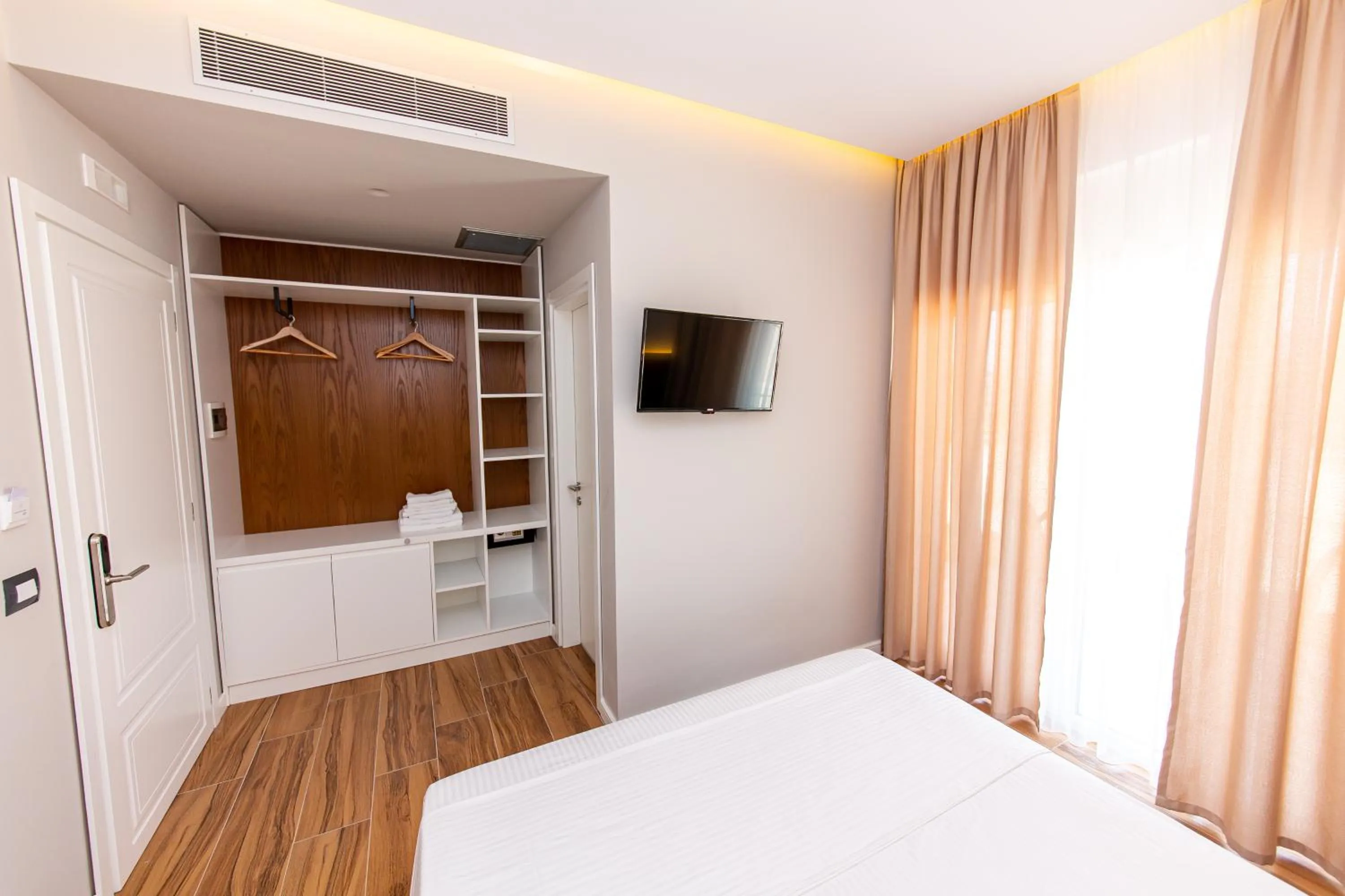 Bedroom, Bed in Inada Hotel Ksamil