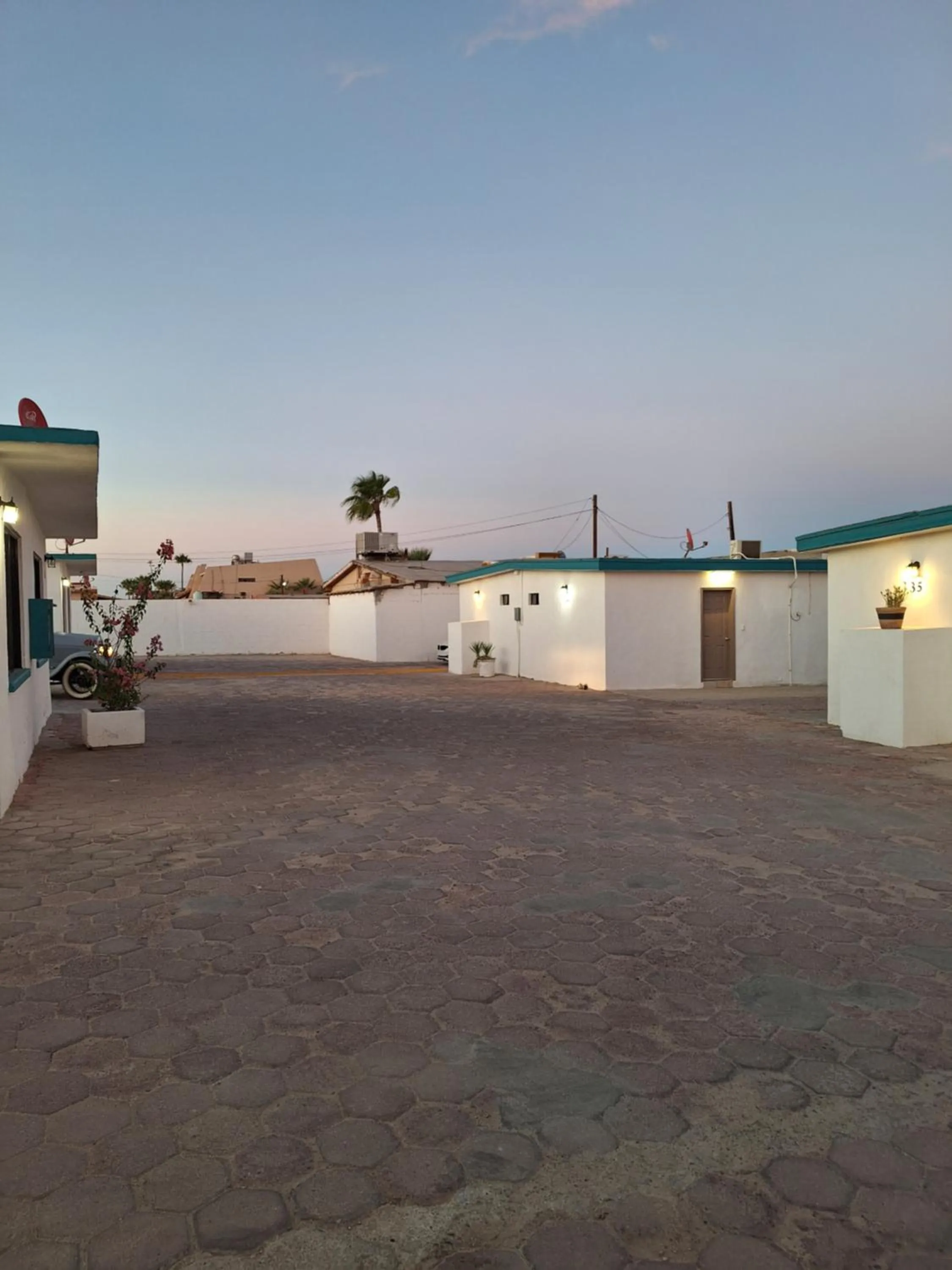 #53 Bungalow Seaside Hotel & Victors RV Park