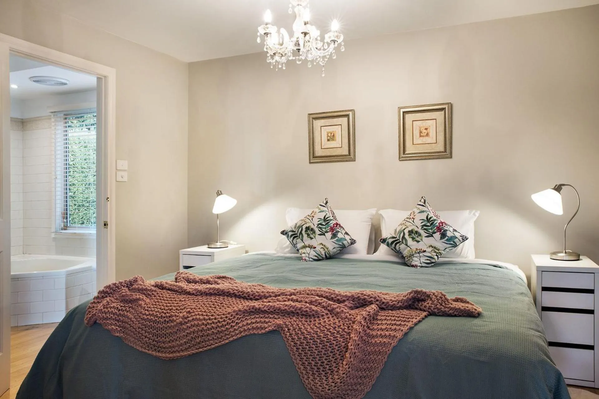 Bed in Aggies Way - dog friendly with panoramic views