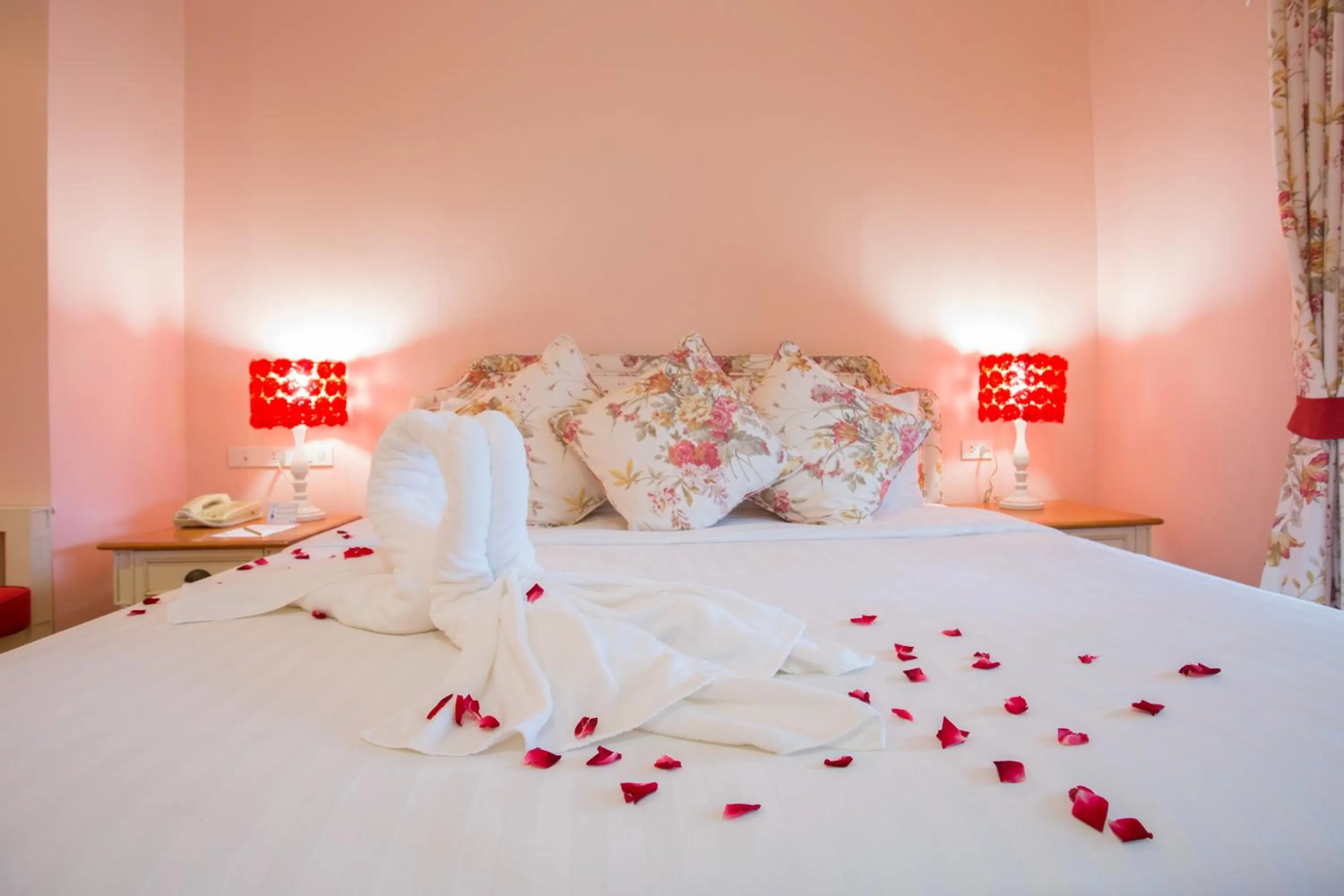 Bed in Kensington English Garden Resort Khaoyai