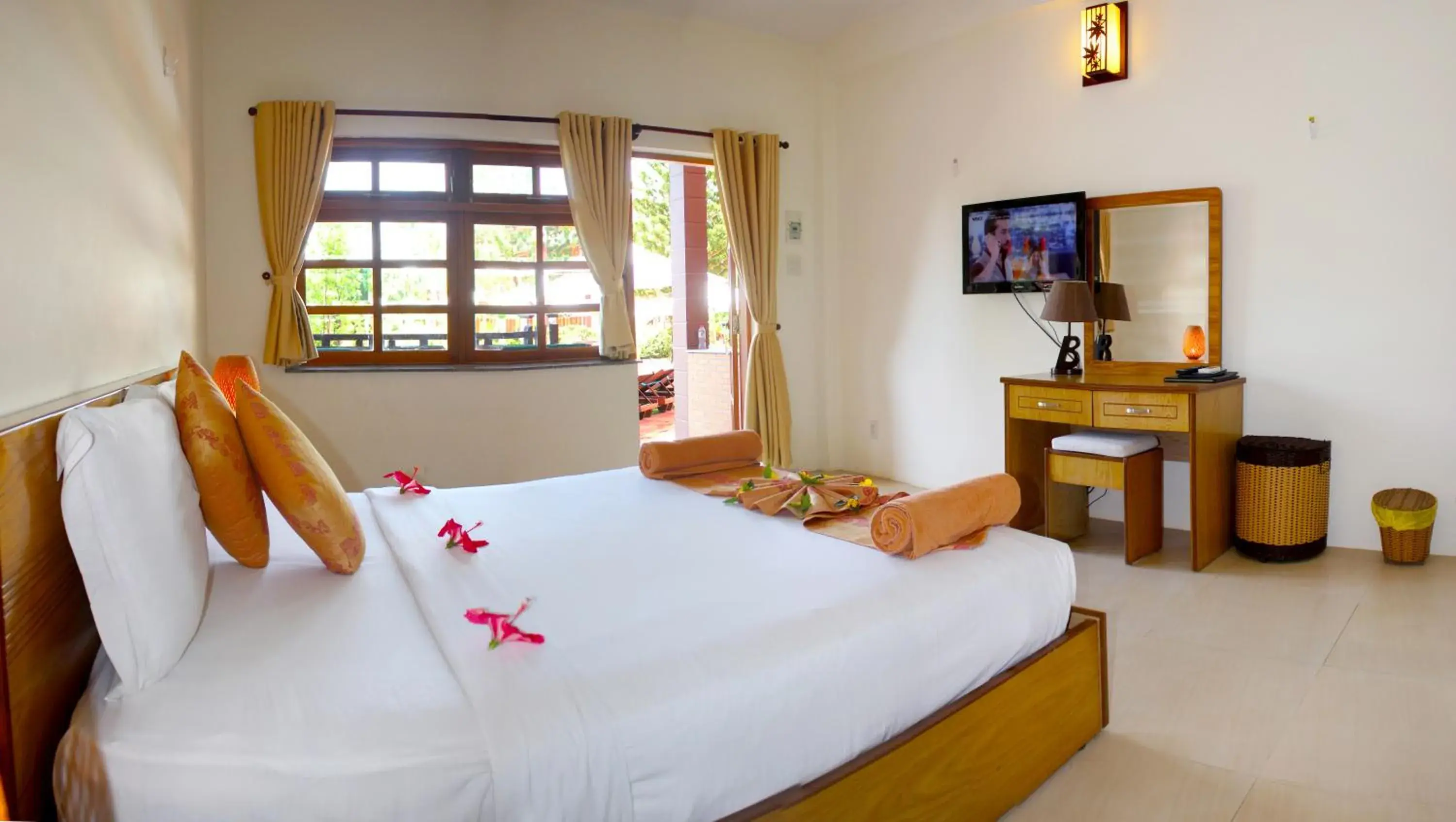 Superior Double or Twin Room with Pool View in Little Muine Cottages Resort Superior Double or Twin Room with Pool View in Little Muine Cottages Resort