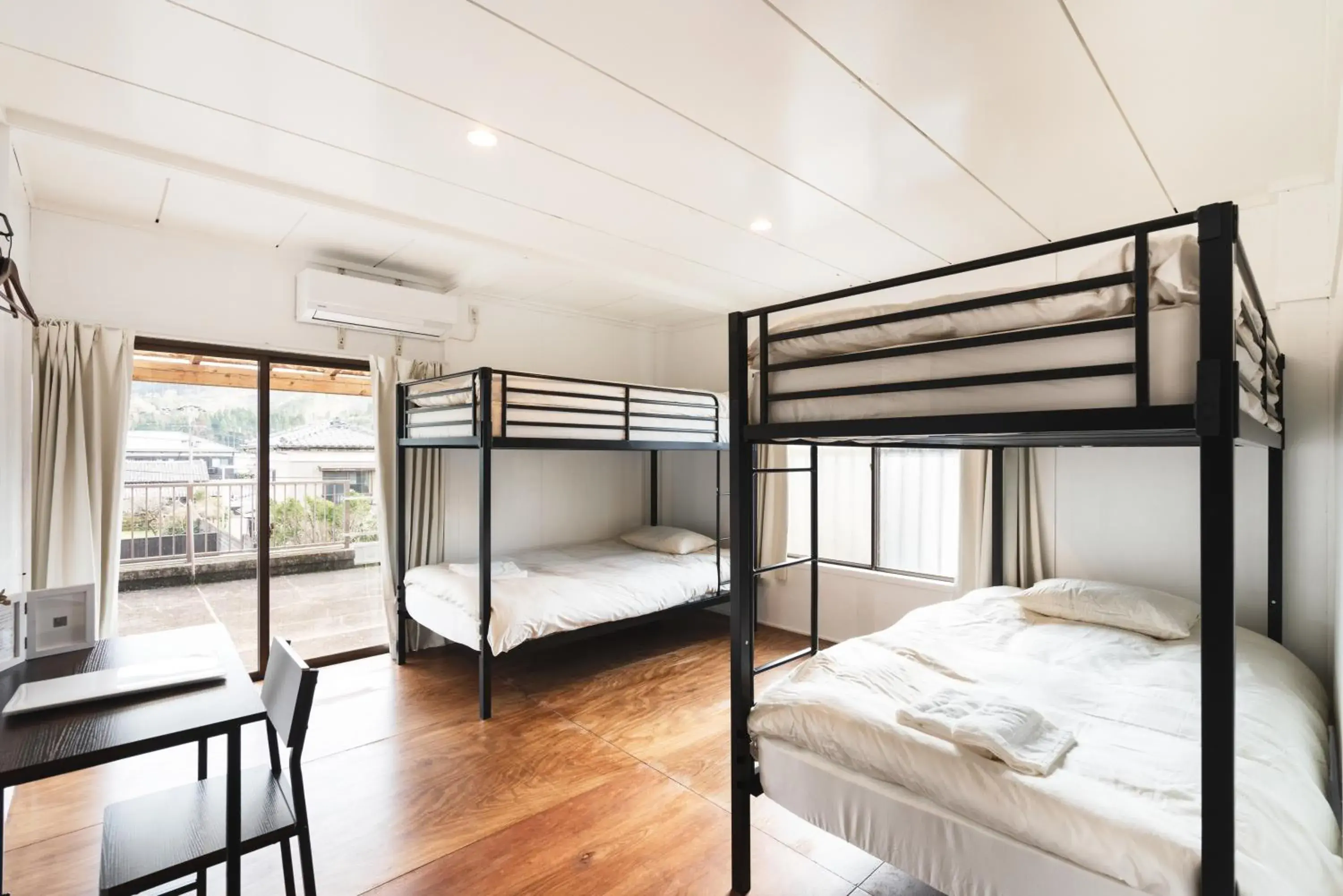 Quadruple Room with Shared Bathroom in Hostel Marika -ホステルマリカ- Quadruple Room with Shared Bathroom in Hostel Marika -ホステルマリカ-