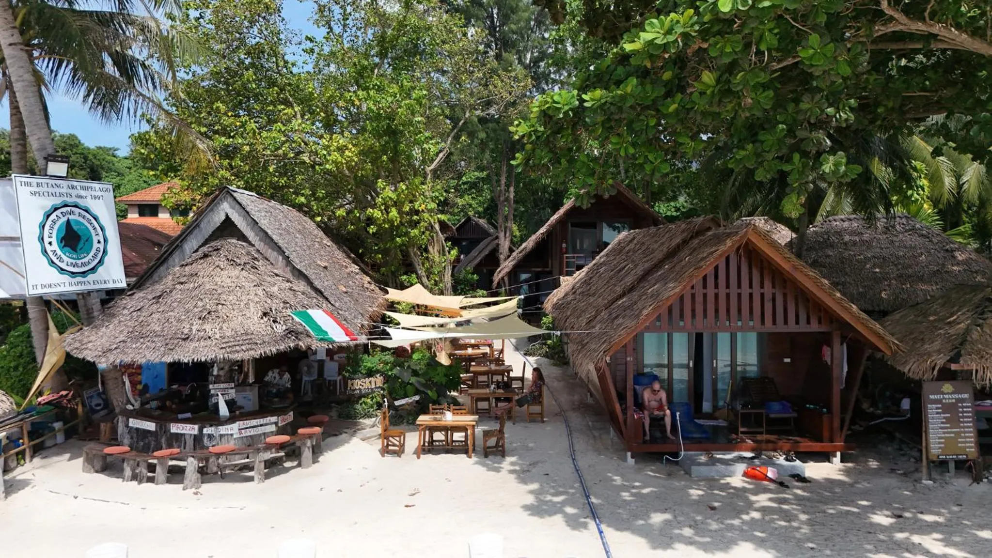 Restaurant/places to eat in Forra Pattaya Sea View Bungalow