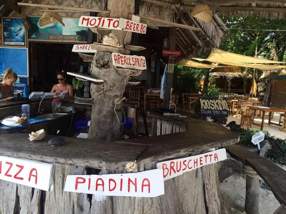 Restaurant/places to eat in Forra Pattaya Sea View Bungalow