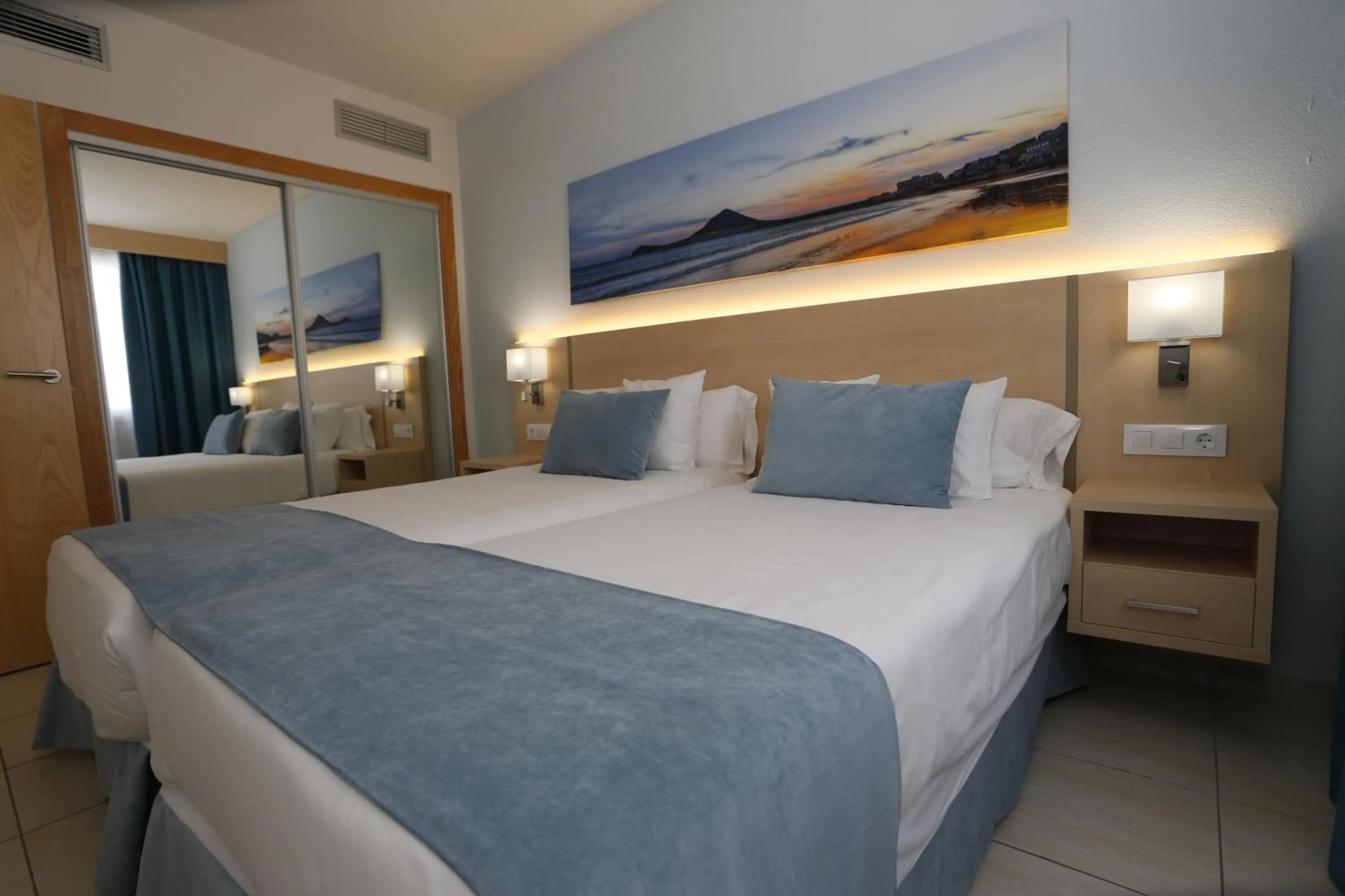 Bedroom, Bed in Hotel-Apartamentos Andorra