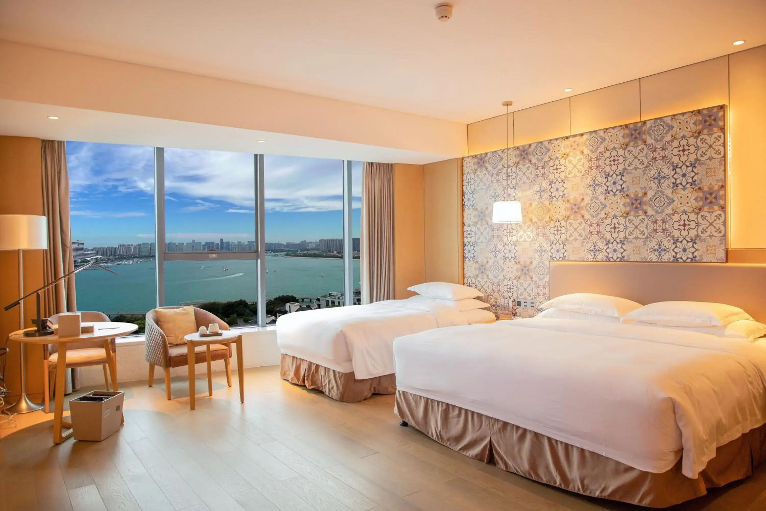 Family Sea View Room in Wyndham Grand Plaza Royale Yuzhou Xiamen Wuyuan Bay Family Sea View Room in Wyndham Grand Plaza Royale Yuzhou Xiamen Wuyuan Bay