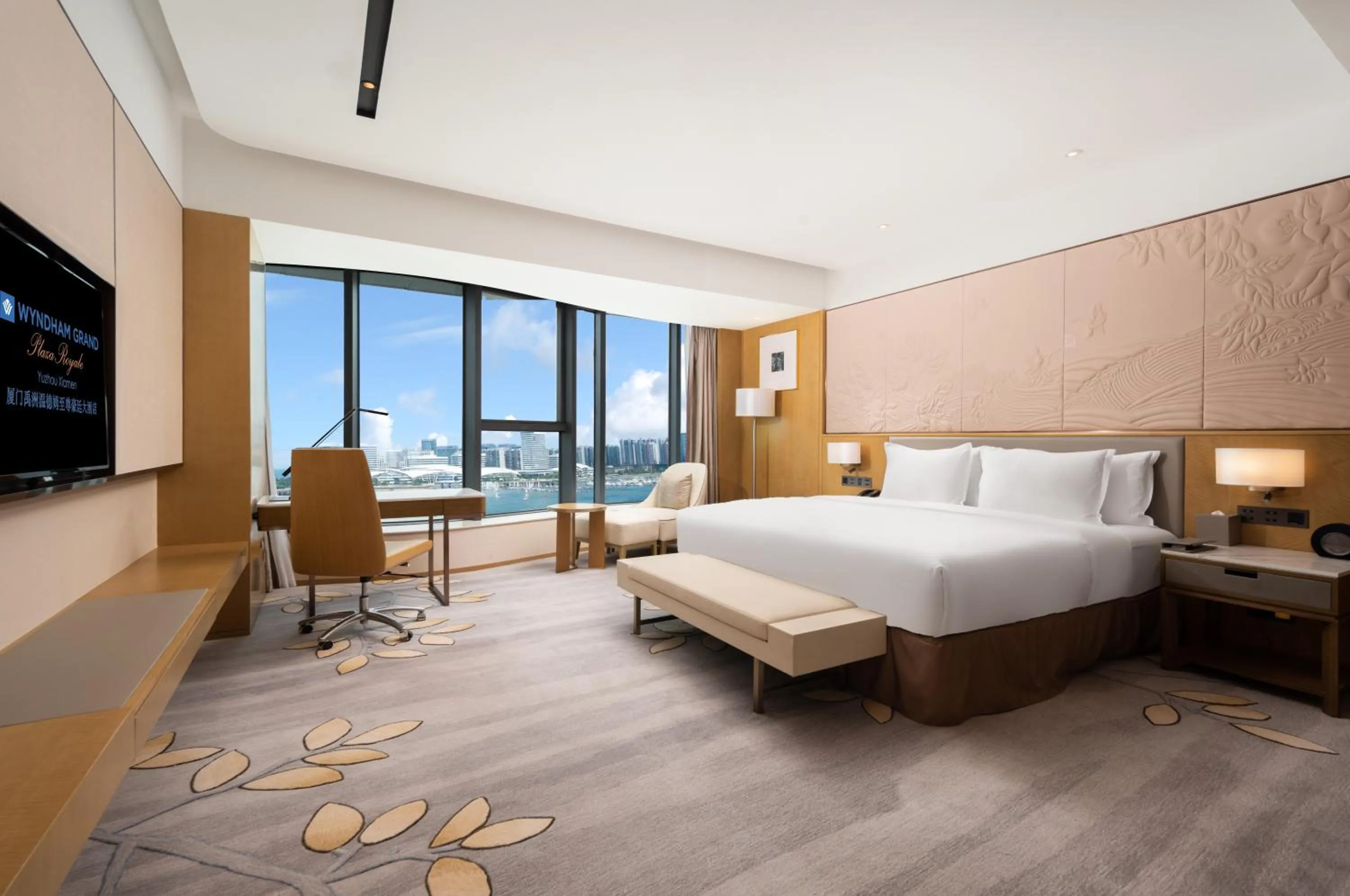 Bedroom, Bed in Wyndham Grand Plaza Royale Yuzhou Xiamen Wuyuan Bay