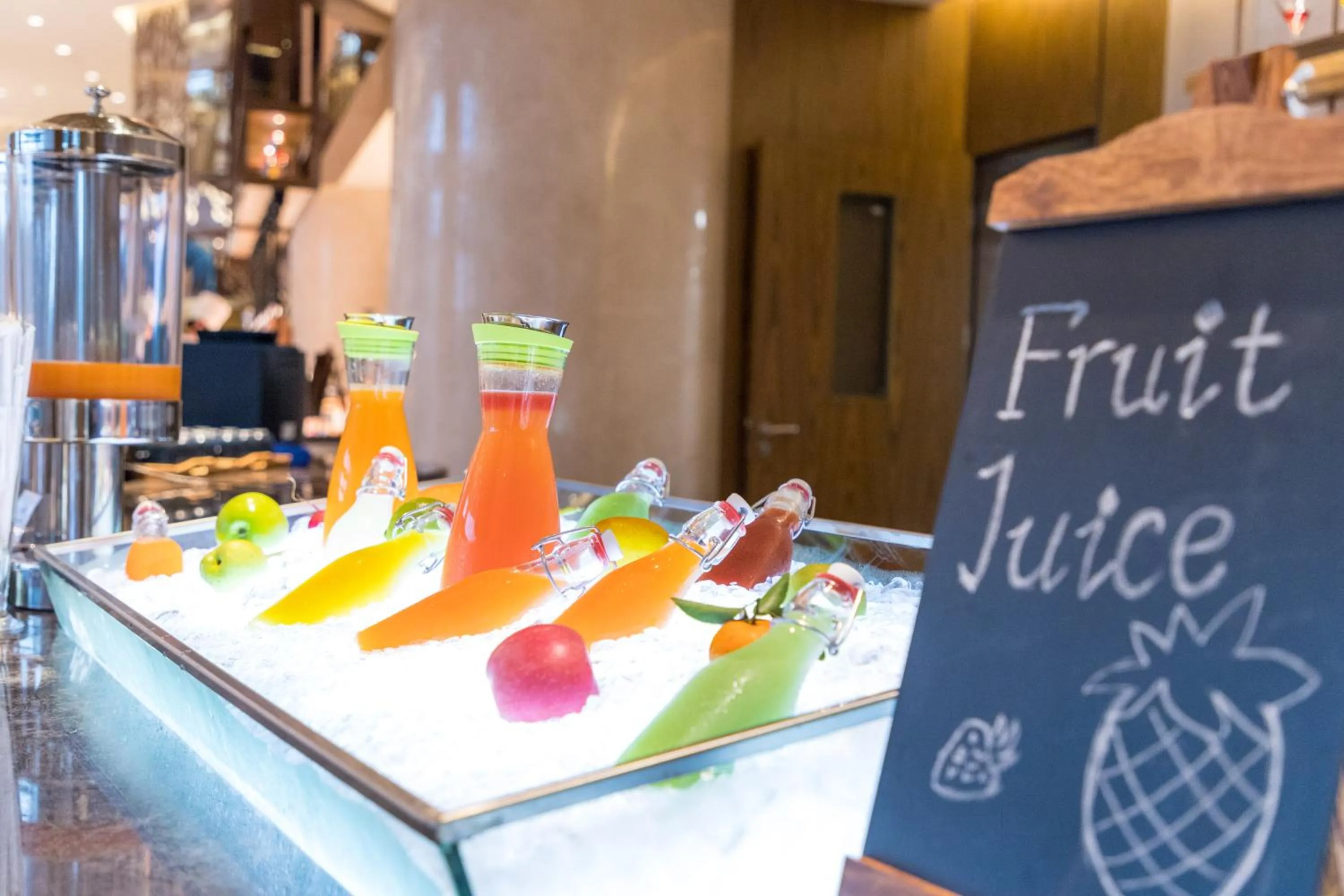 Food and drinks in Wyndham Grand Plaza Royale Yuzhou Xiamen Wuyuan Bay