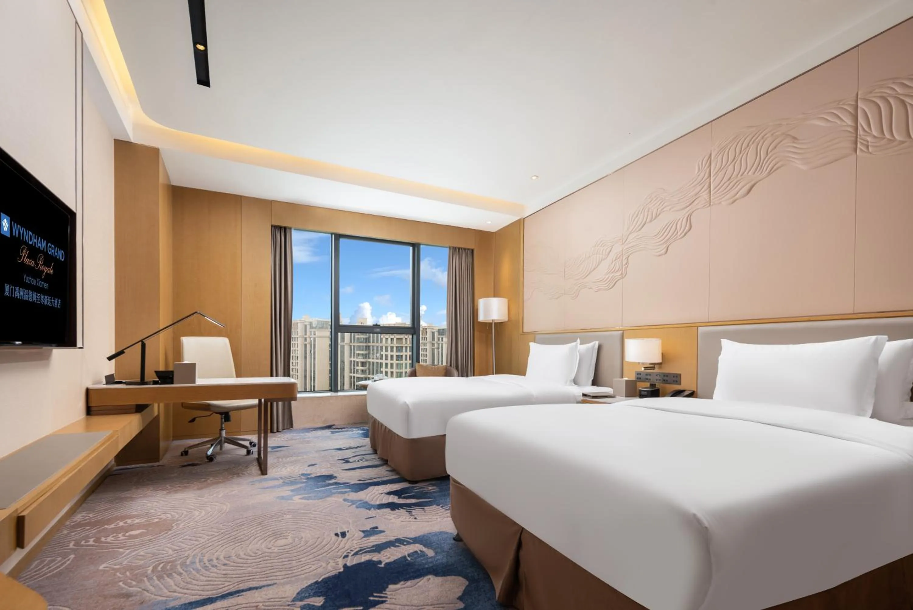 Photo of the whole room, Bed in Wyndham Grand Plaza Royale Yuzhou Xiamen Wuyuan Bay