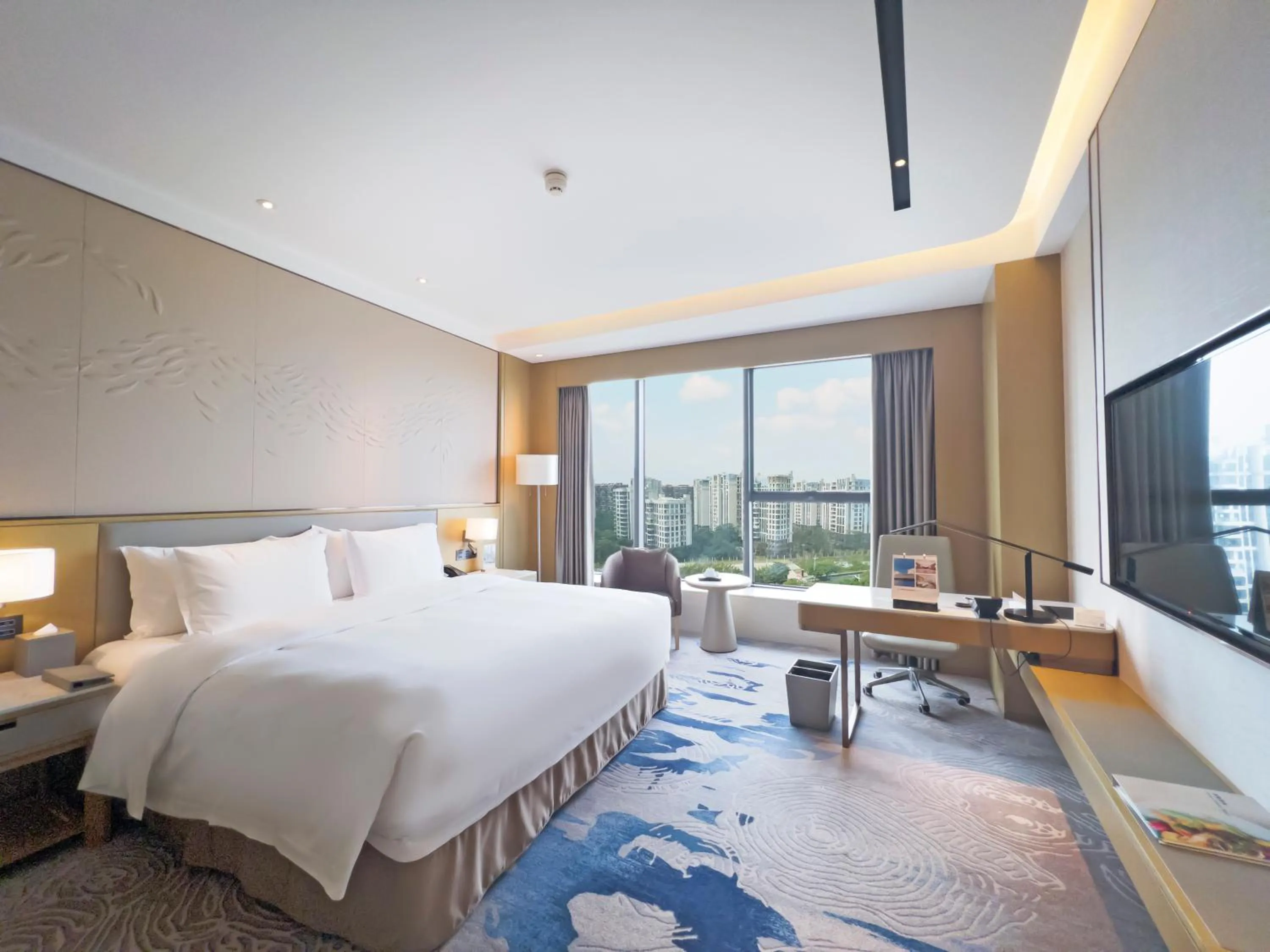 City view, Bed in Wyndham Grand Plaza Royale Yuzhou Xiamen Wuyuan Bay