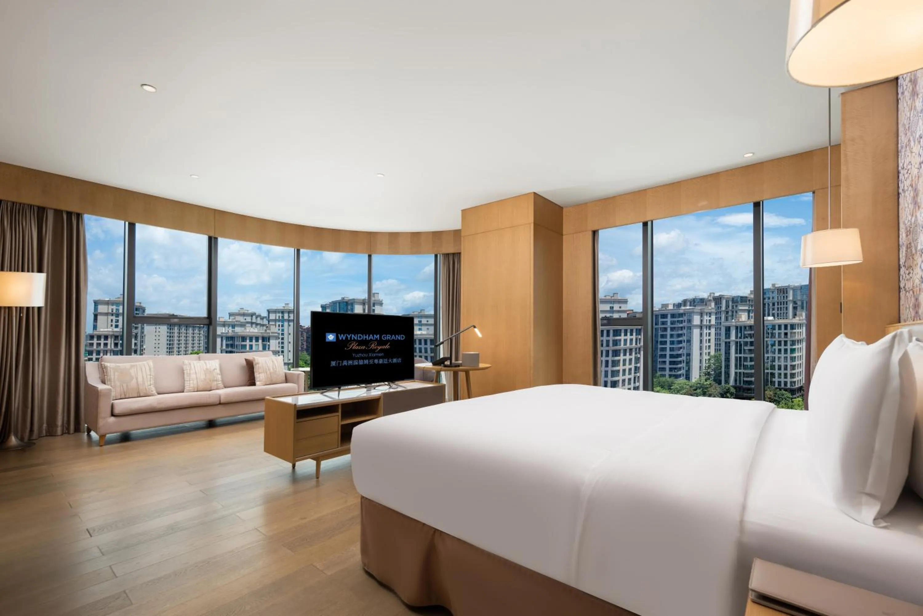 Bedroom, Bed in Wyndham Grand Plaza Royale Yuzhou Xiamen Wuyuan Bay