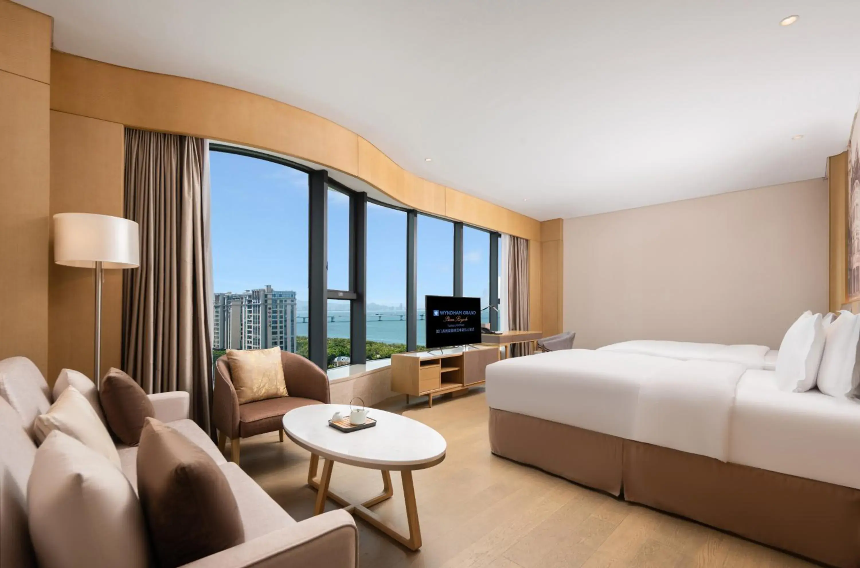 Premium Twin Room (Bridge View) in Wyndham Grand Plaza Royale Yuzhou Xiamen Wuyuan Bay Premium Twin Room (Bridge View) in Wyndham Grand Plaza Royale Yuzhou Xiamen Wuyuan Bay