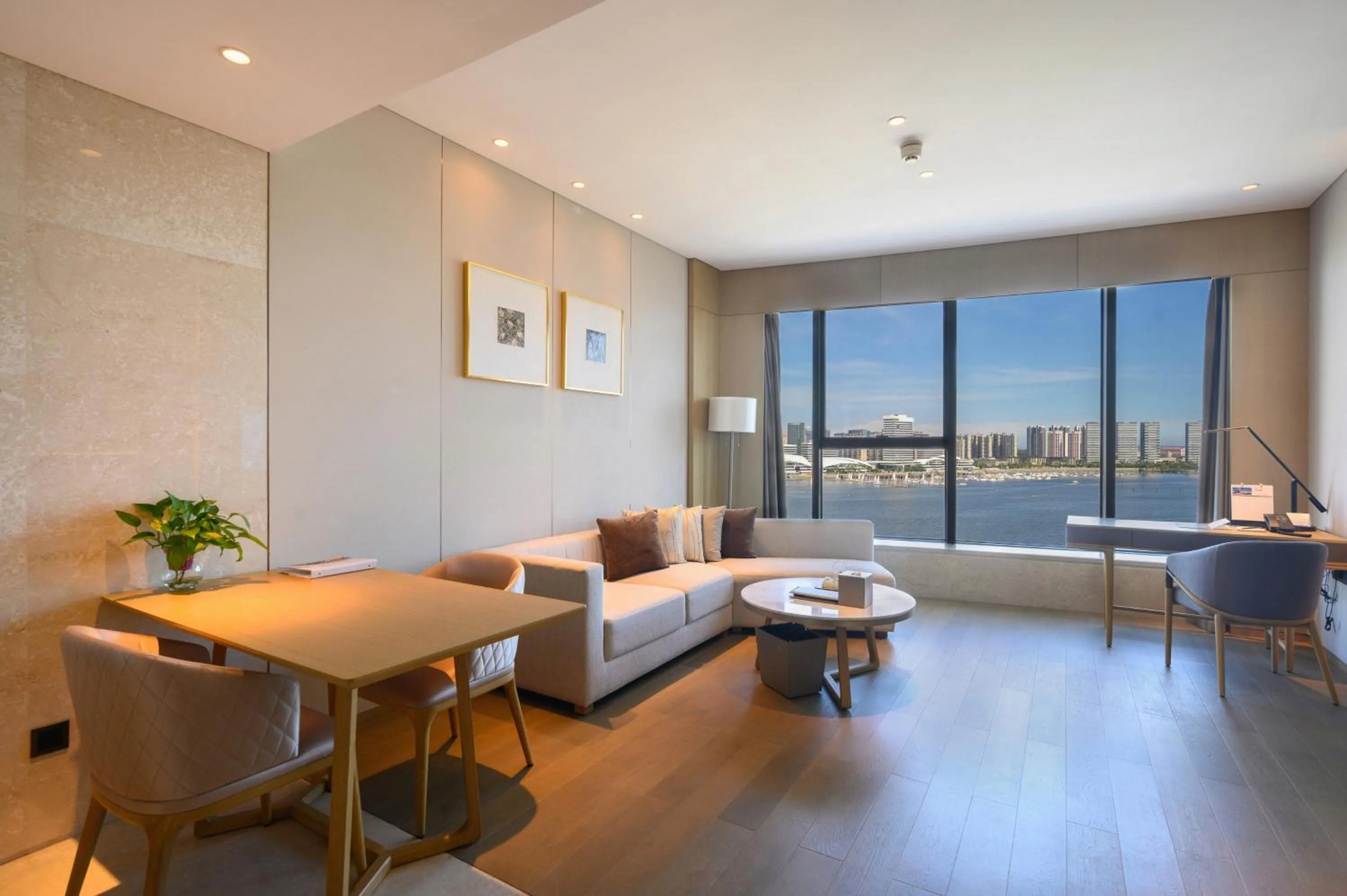 Living room in Wyndham Grand Plaza Royale Yuzhou Xiamen Wuyuan Bay