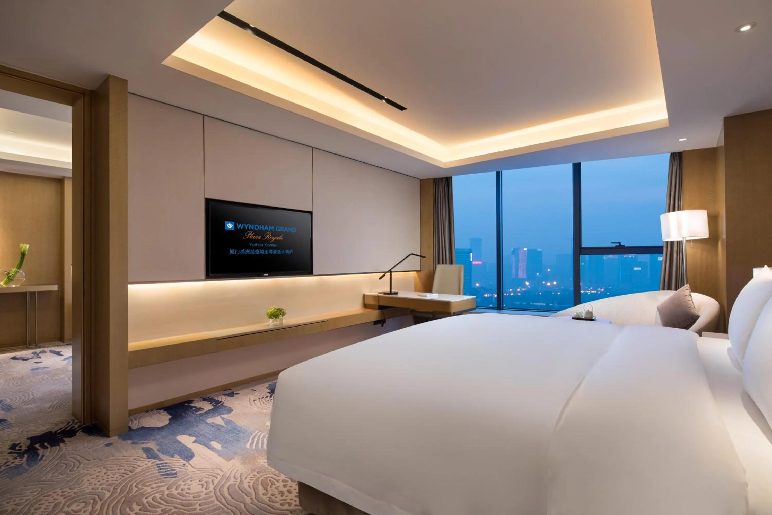 Bed in Wyndham Grand Plaza Royale Yuzhou Xiamen Wuyuan Bay