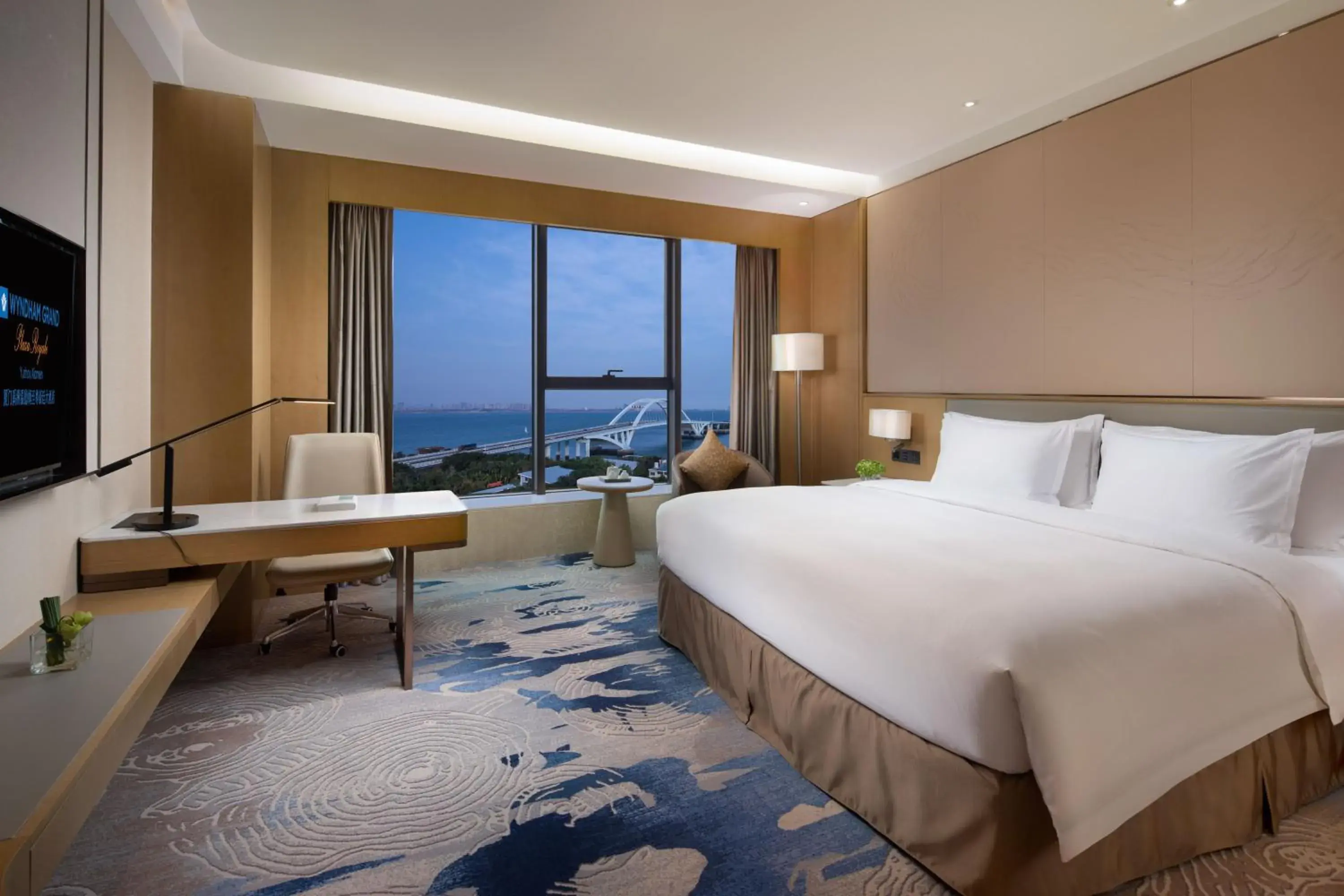 Deluxe Sea View King Room in Wyndham Grand Plaza Royale Yuzhou Xiamen Wuyuan Bay Deluxe Sea View King Room in Wyndham Grand Plaza Royale Yuzhou Xiamen Wuyuan Bay