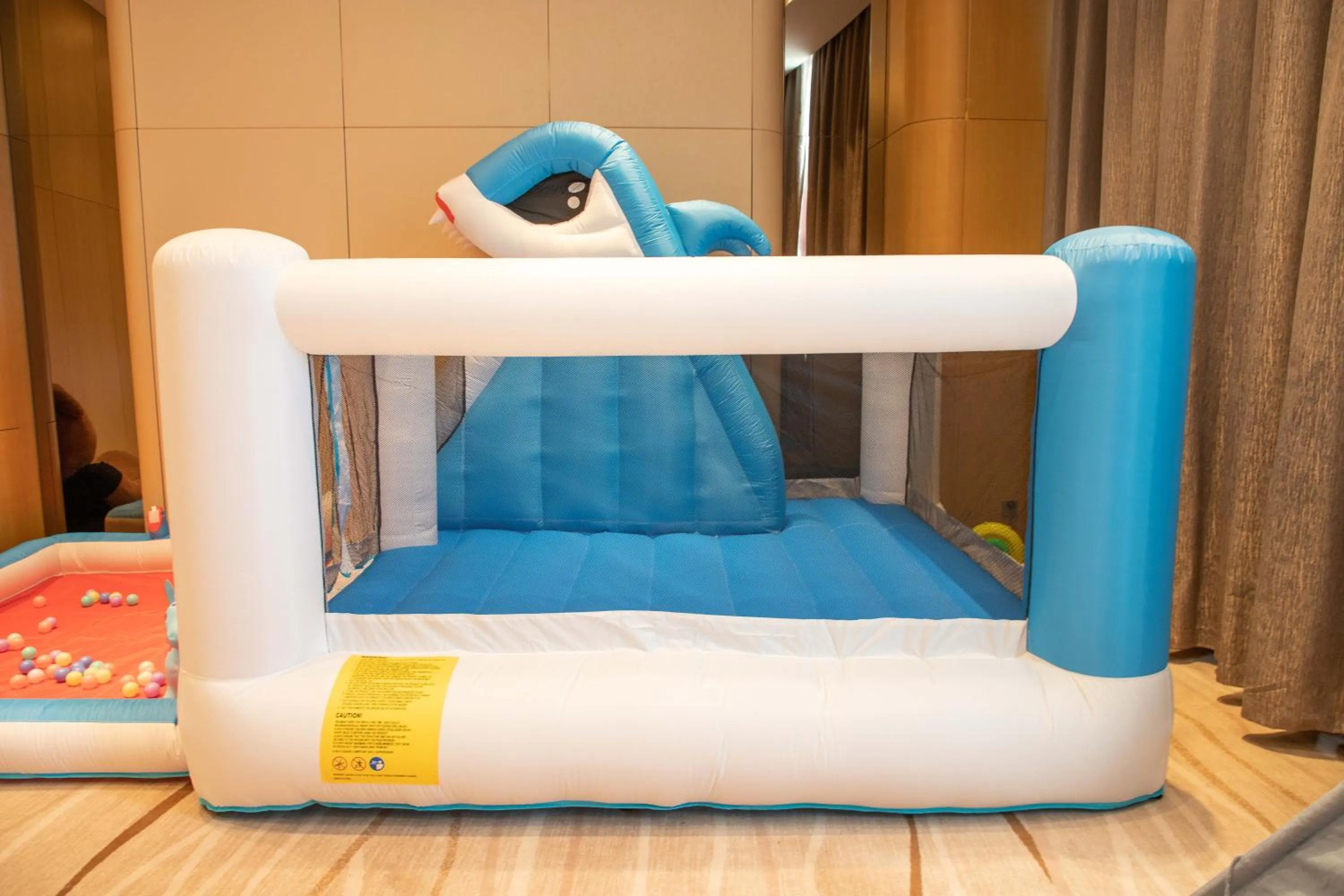 Children play ground, Bed in Wyndham Grand Plaza Royale Yuzhou Xiamen Wuyuan Bay