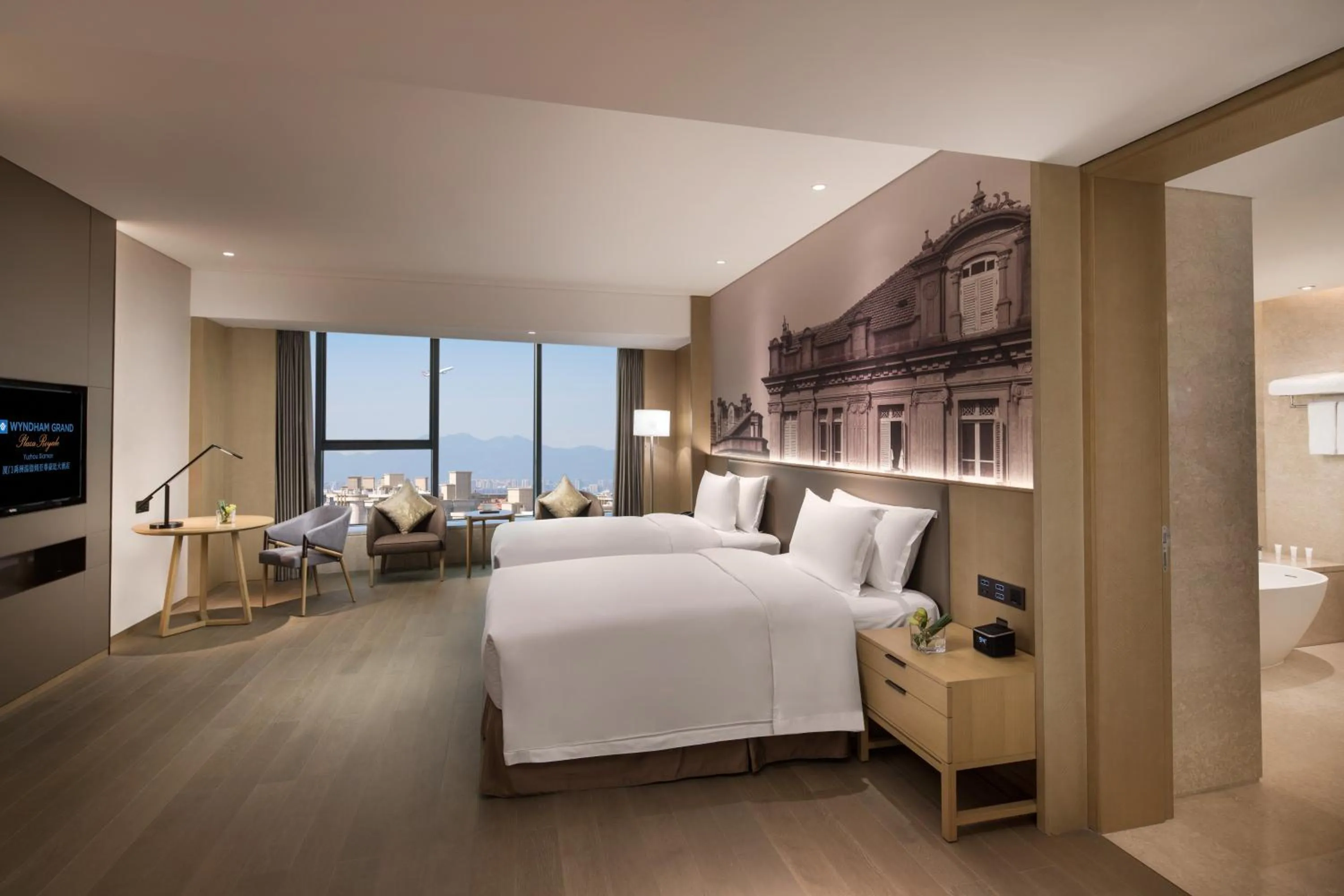 City view, Bed in Wyndham Grand Plaza Royale Yuzhou Xiamen Wuyuan Bay