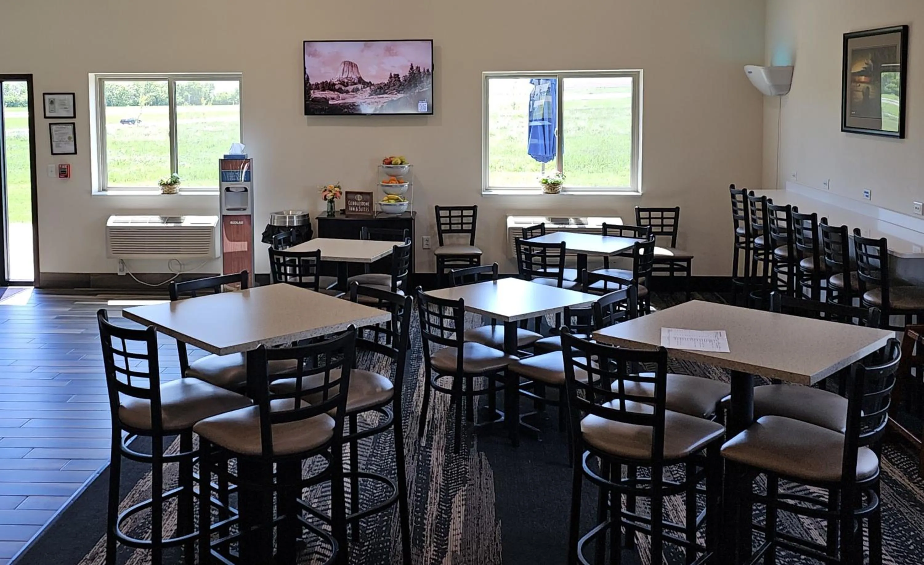 Breakfast in Cobblestone Inn & Suites – Manchester