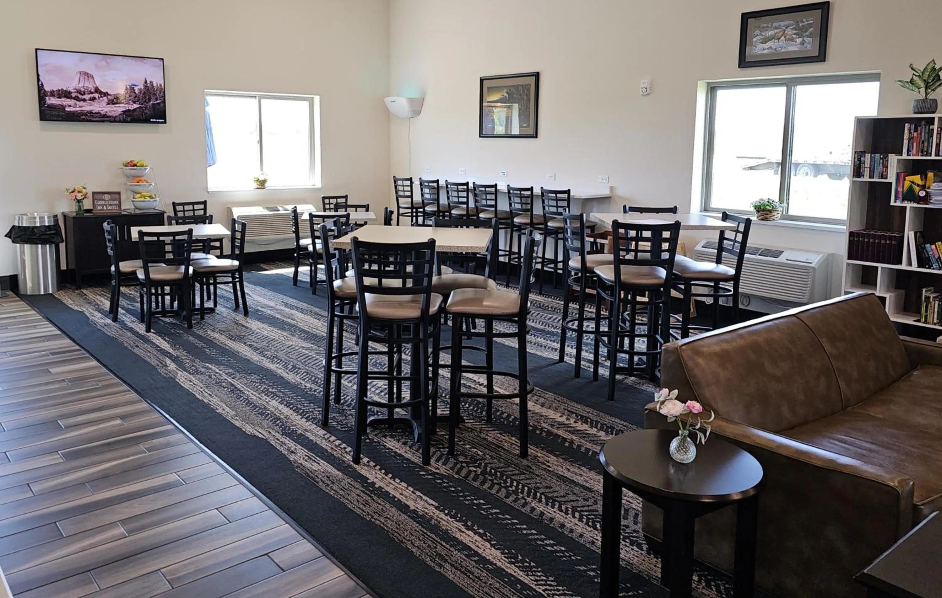 Breakfast in Cobblestone Inn & Suites – Manchester