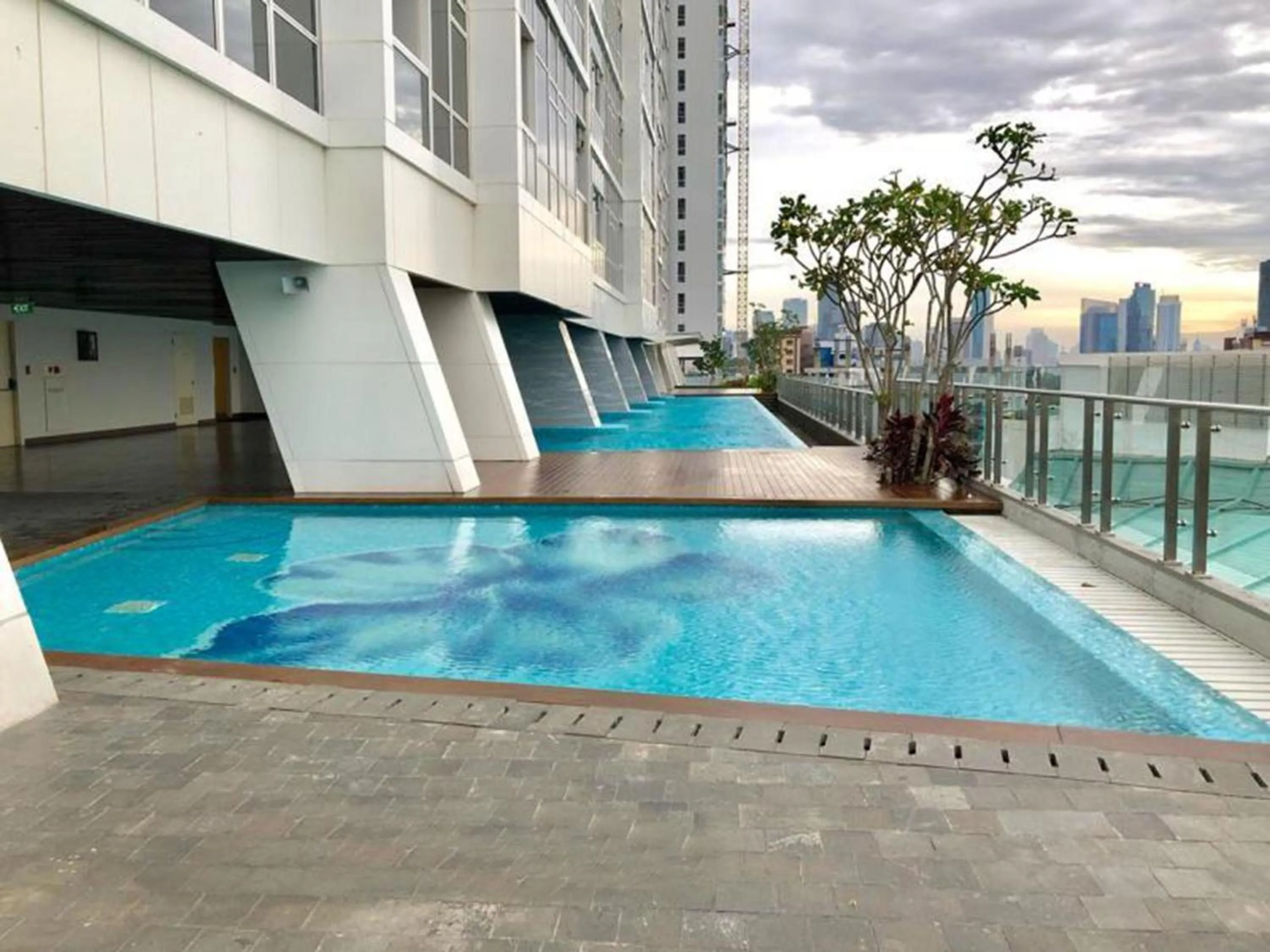 Swimming pool in Apartemen Menteng Park by Aparian