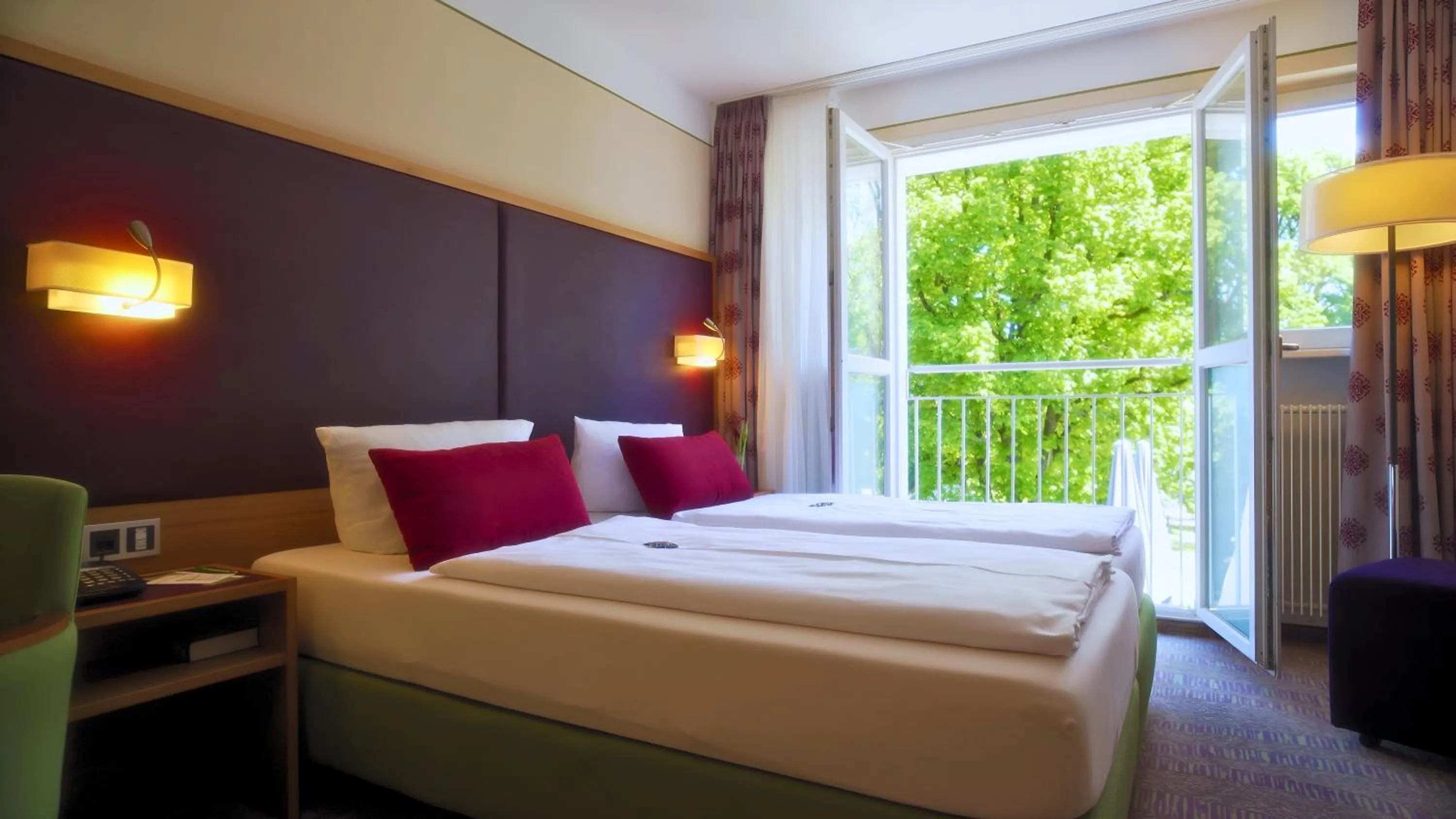 Bed in Hotel Raphael im Allgäu