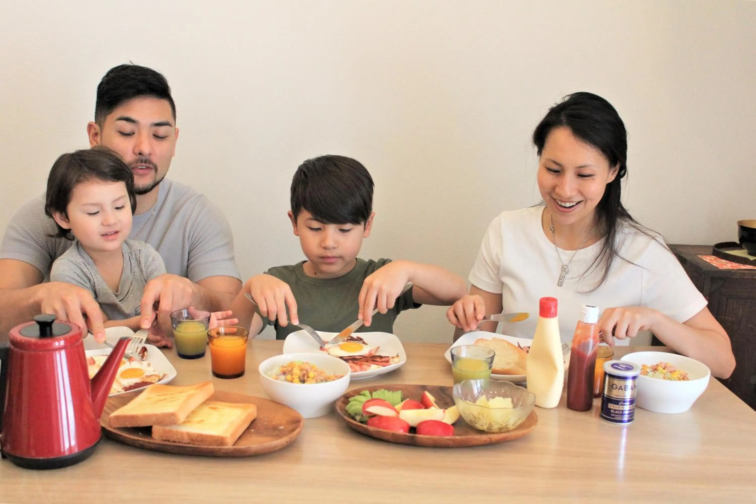 Communal lounge/ TV room in plat hostel keikyu asakusa karin