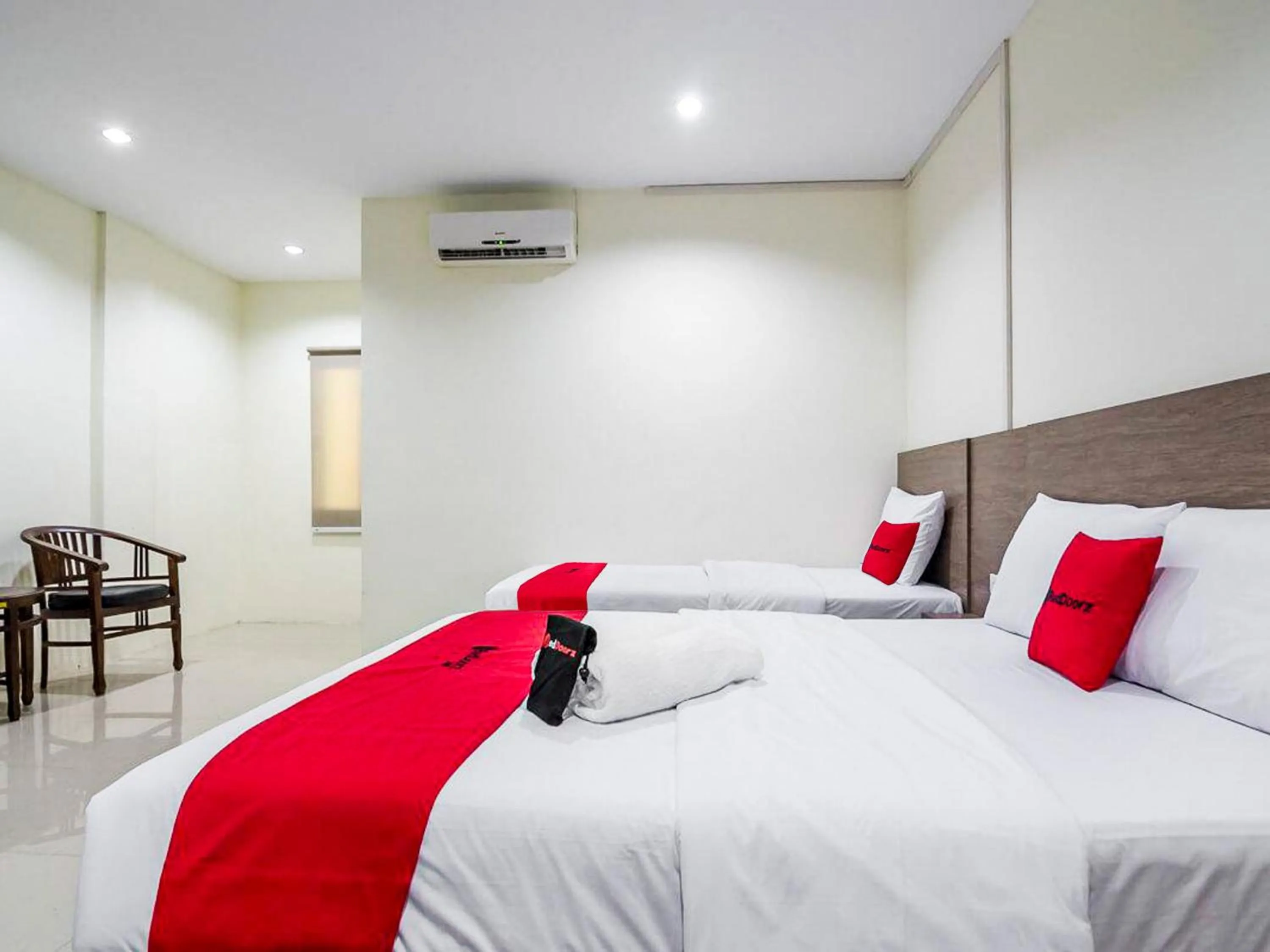 Bedroom, Bed in RedDoorz @ Baloi Batam