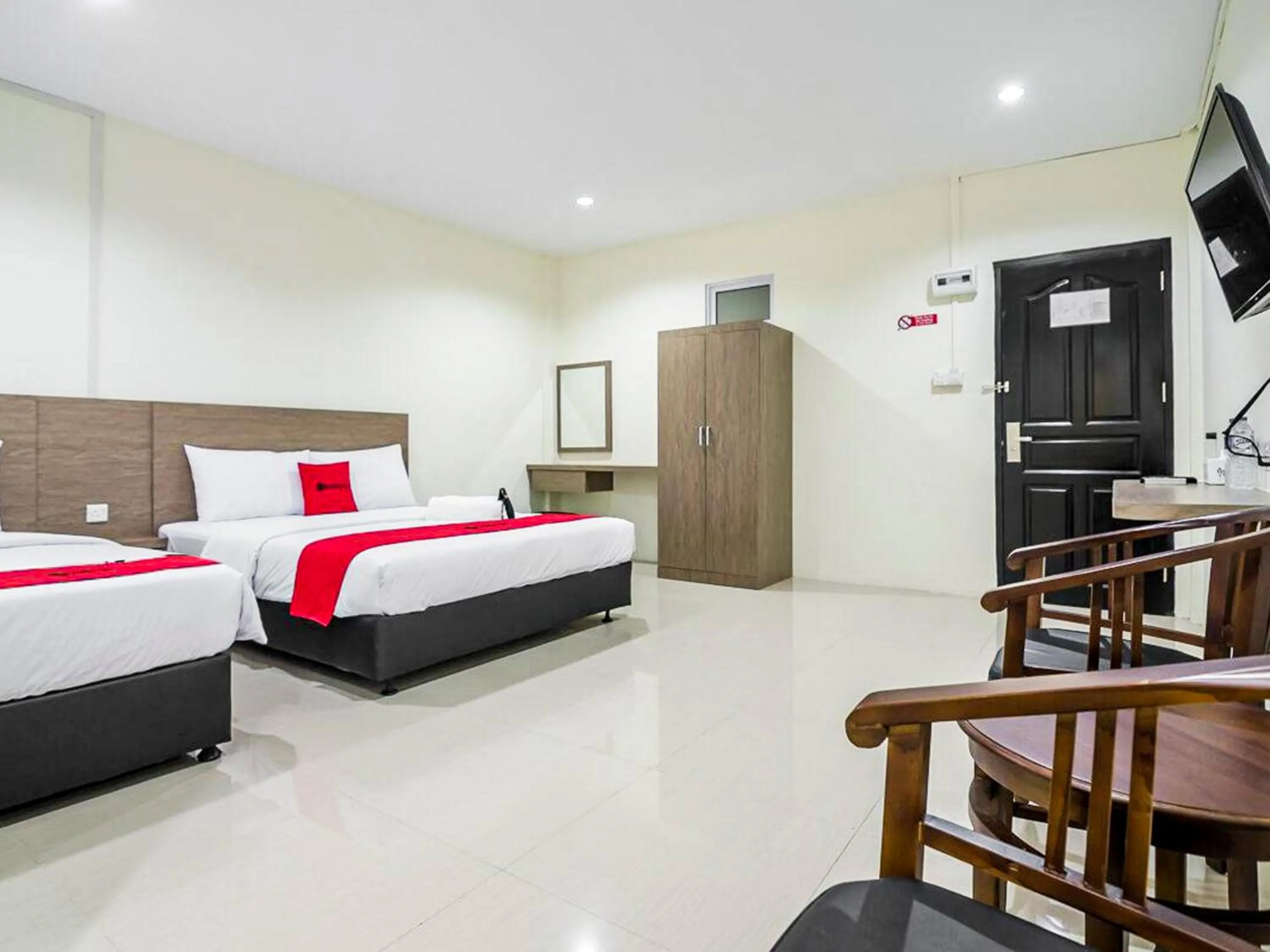 Bedroom, Bed in RedDoorz @ Baloi Batam
