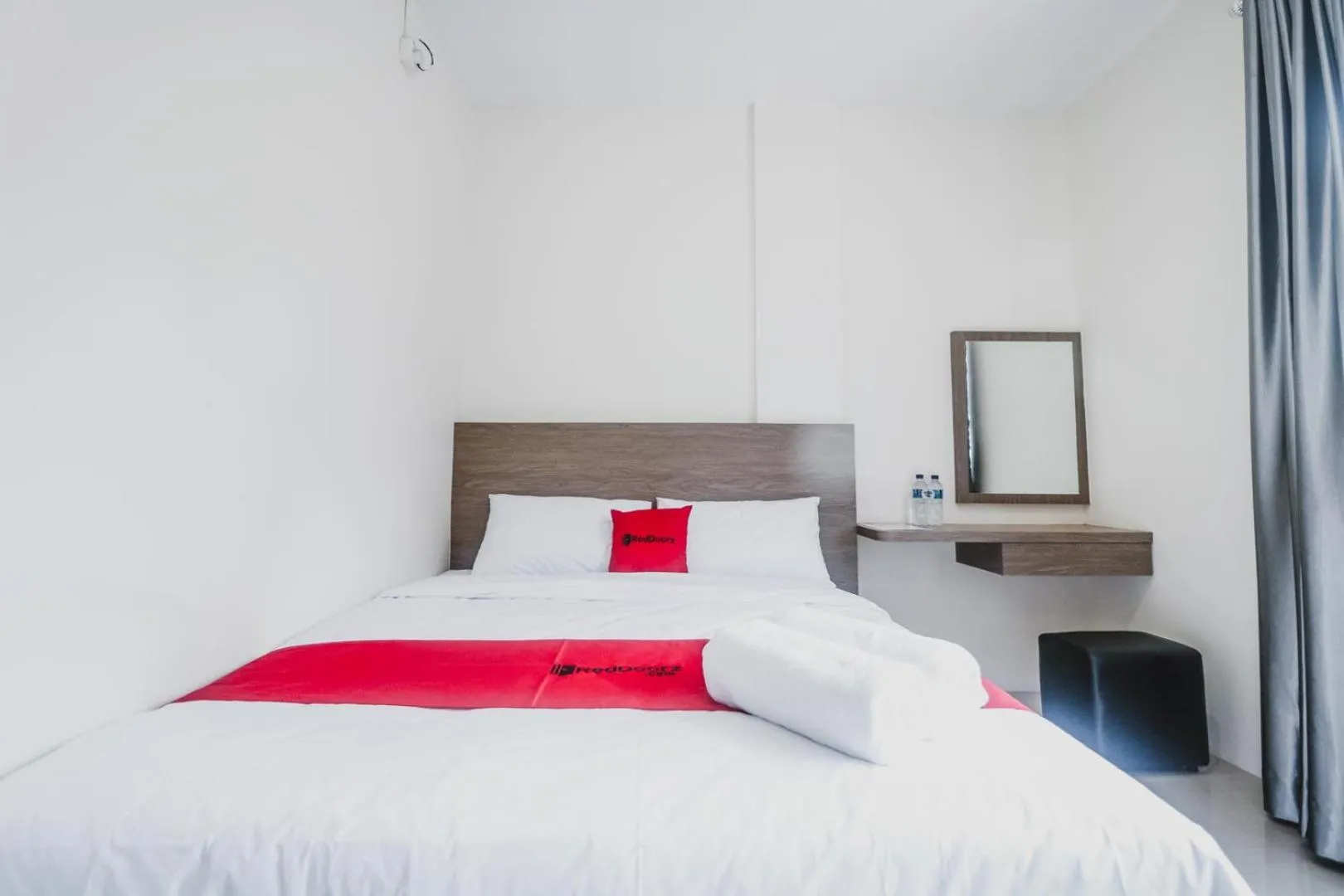 Bedroom, Bed in RedDoorz @ Baloi Batam