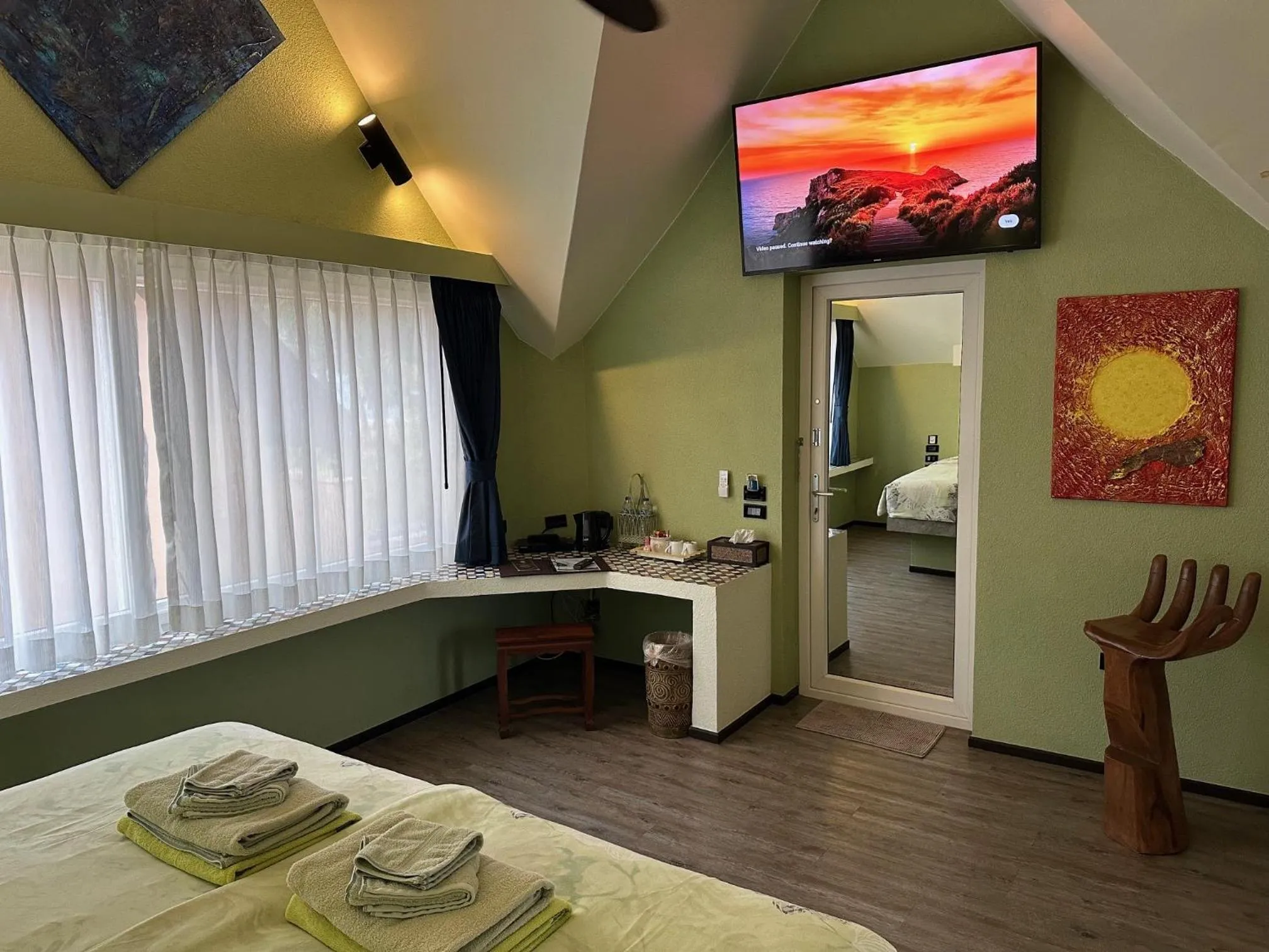 Bed in Laguna Beach House