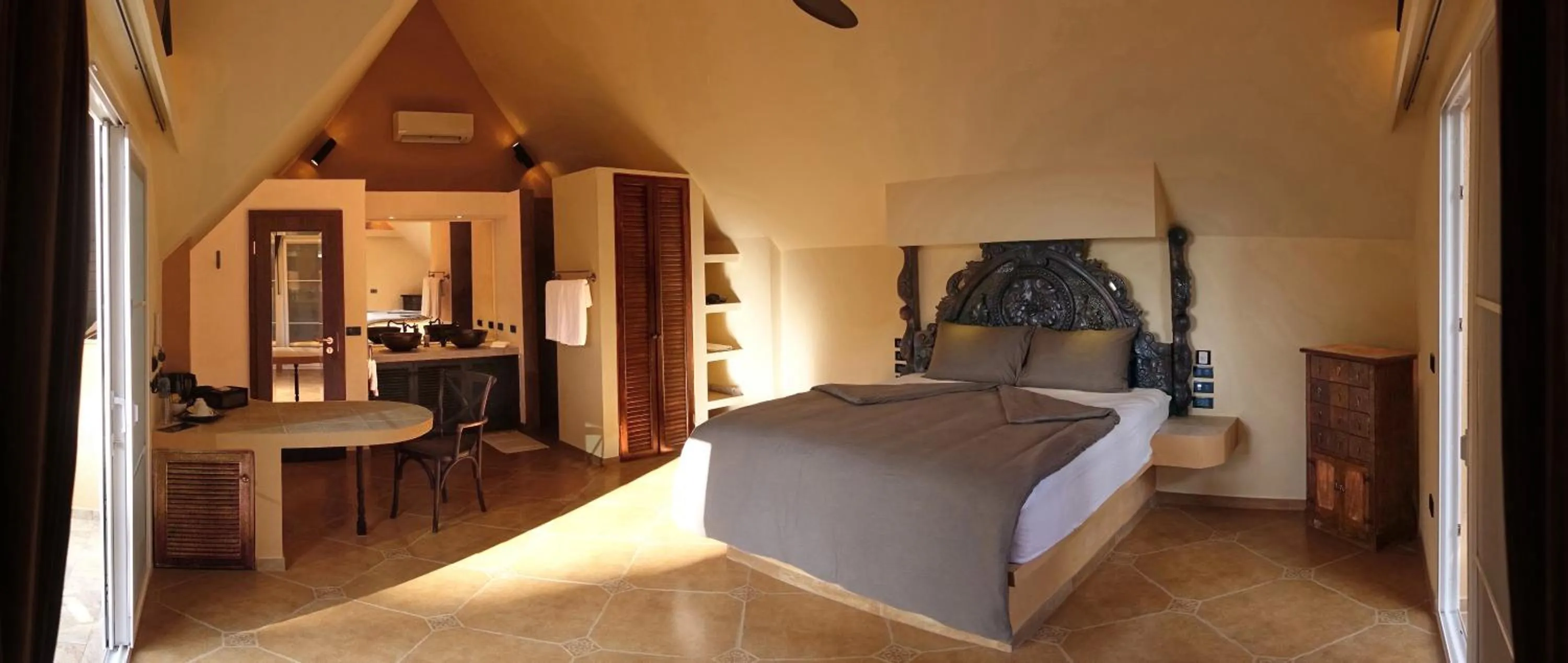 Bed in Laguna Beach House