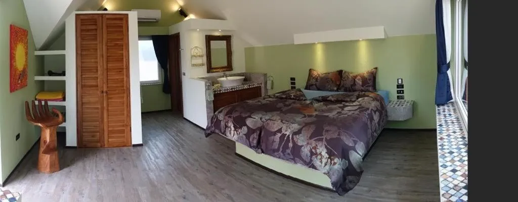 Bed in Laguna Beach House