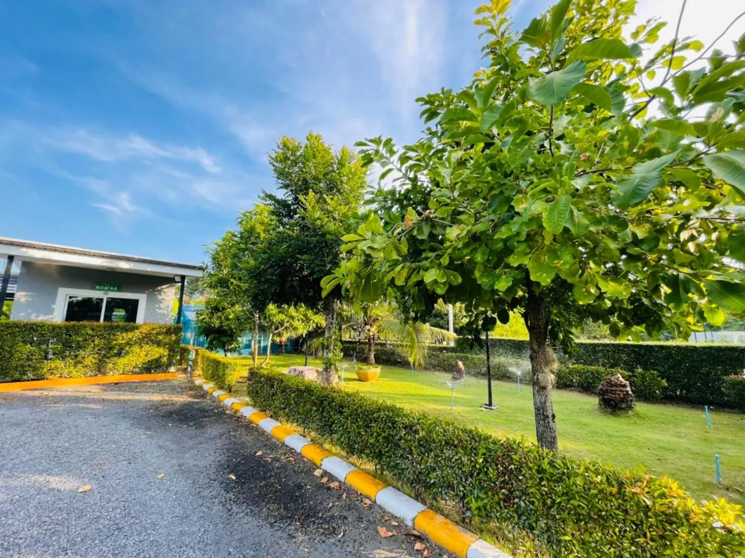 Garden in Baan Ruay Suk Resort, Lopburi