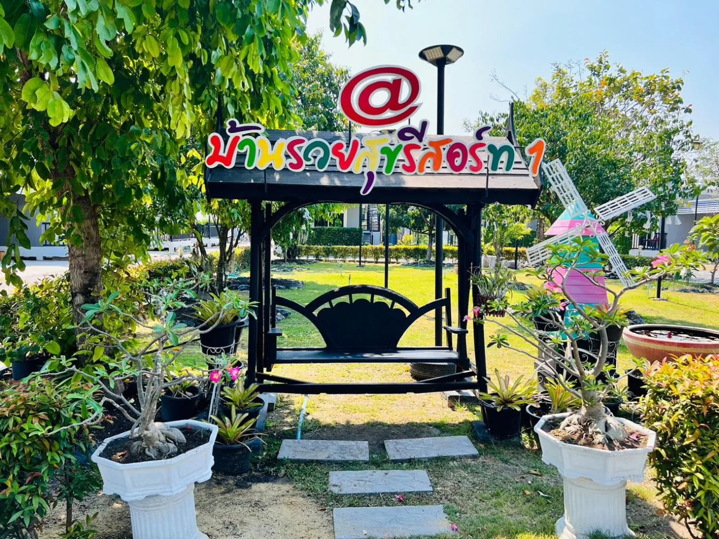 Garden in Baan Ruay Suk Resort, Lopburi