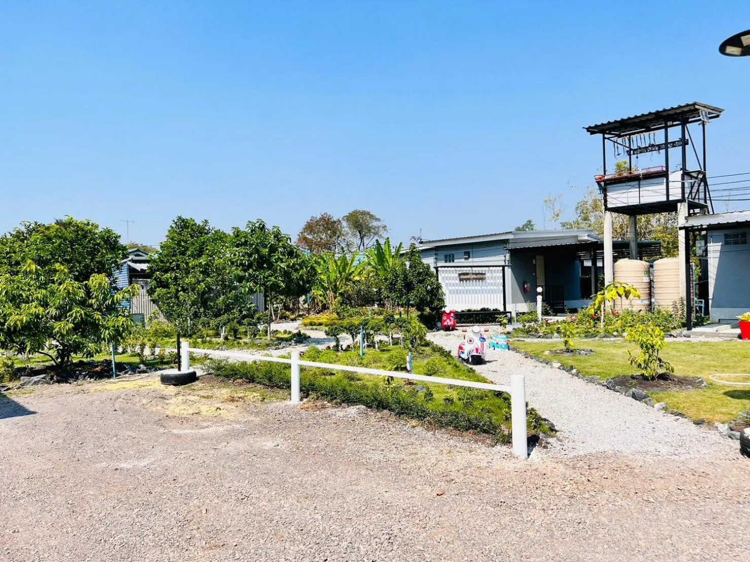 Garden in Baan Ruay Suk Resort, Lopburi