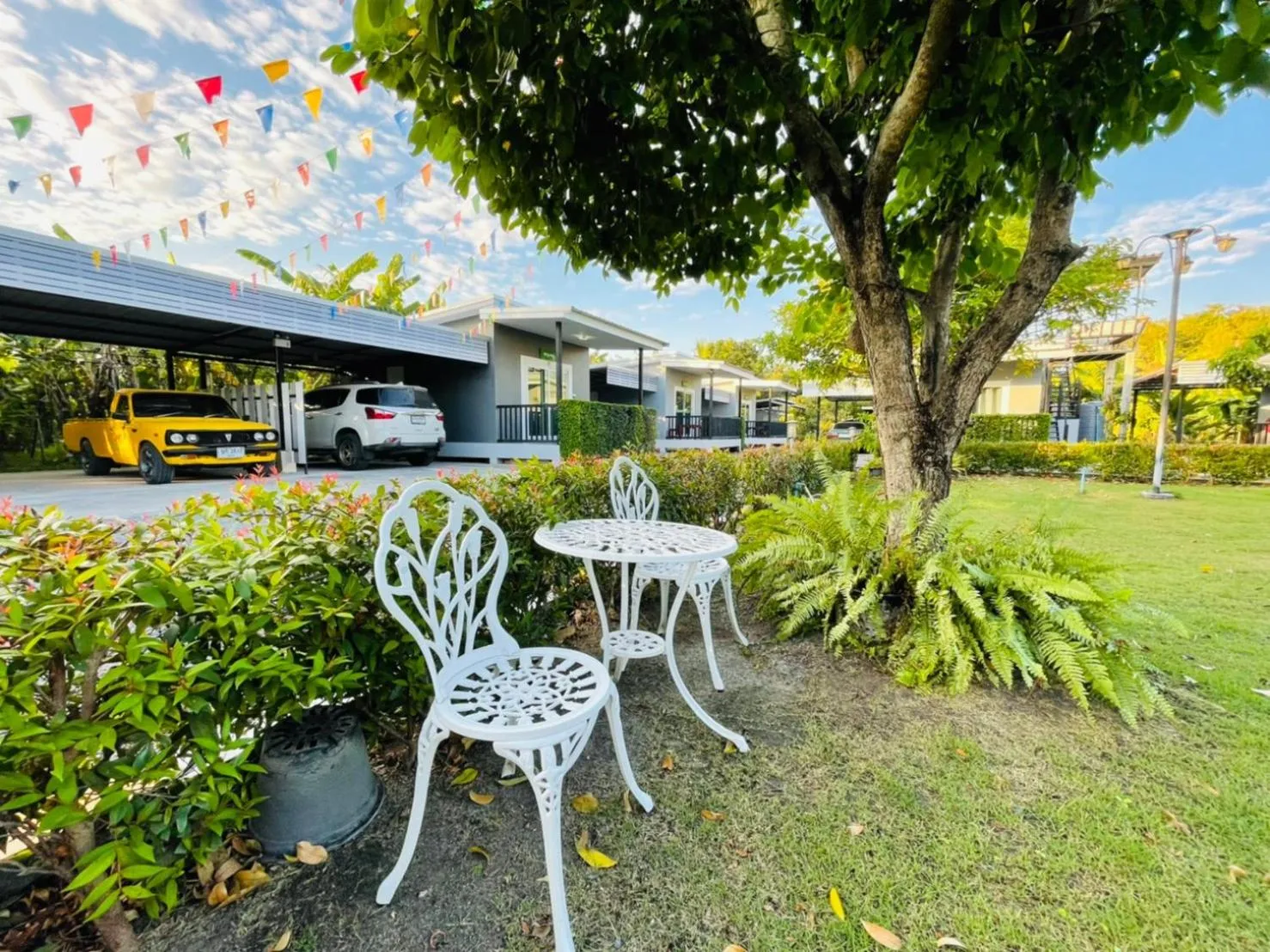 Garden view in Baan Ruay Suk Resort, Lopburi