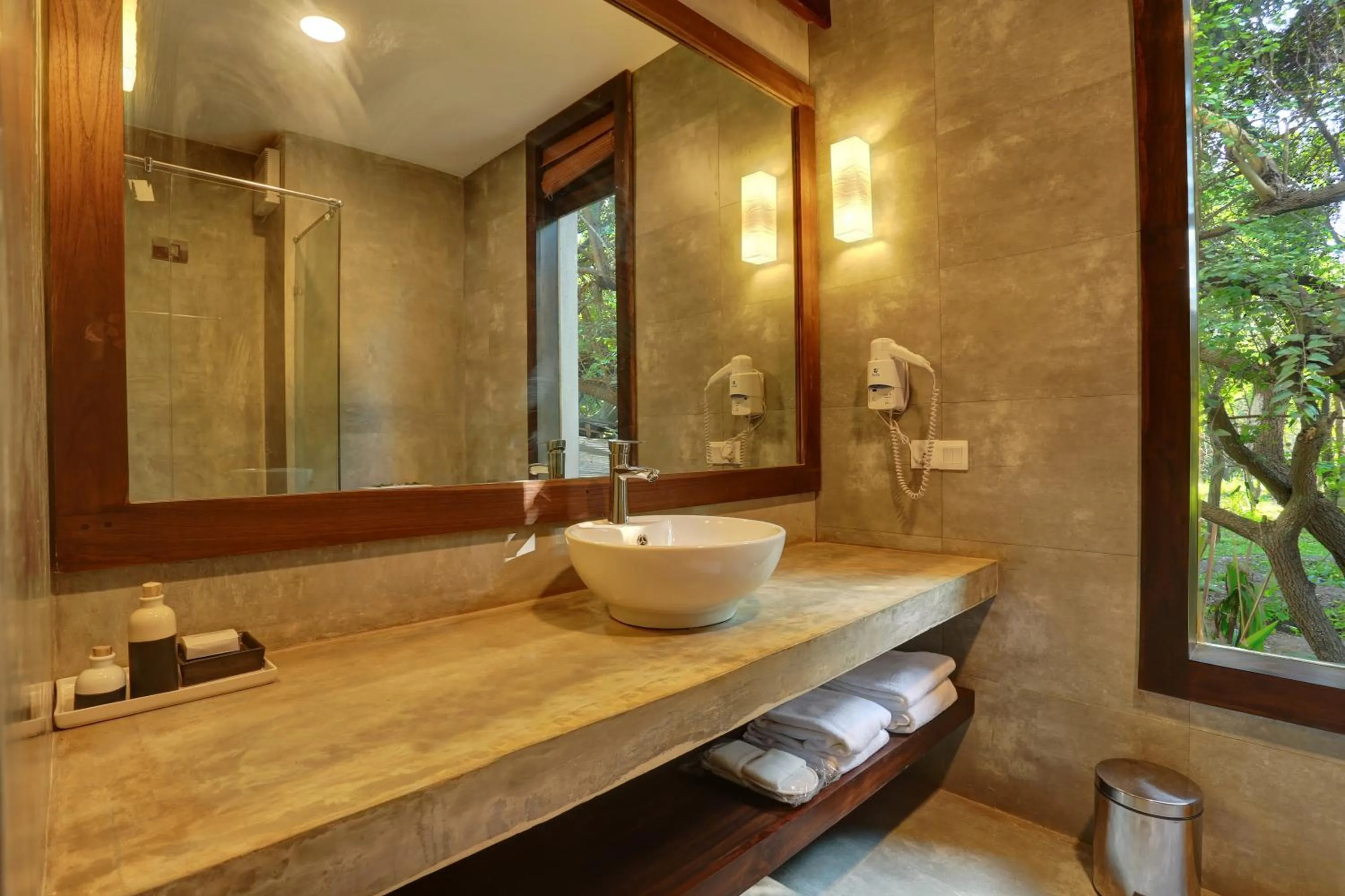 Tropical Life Resort and Spa