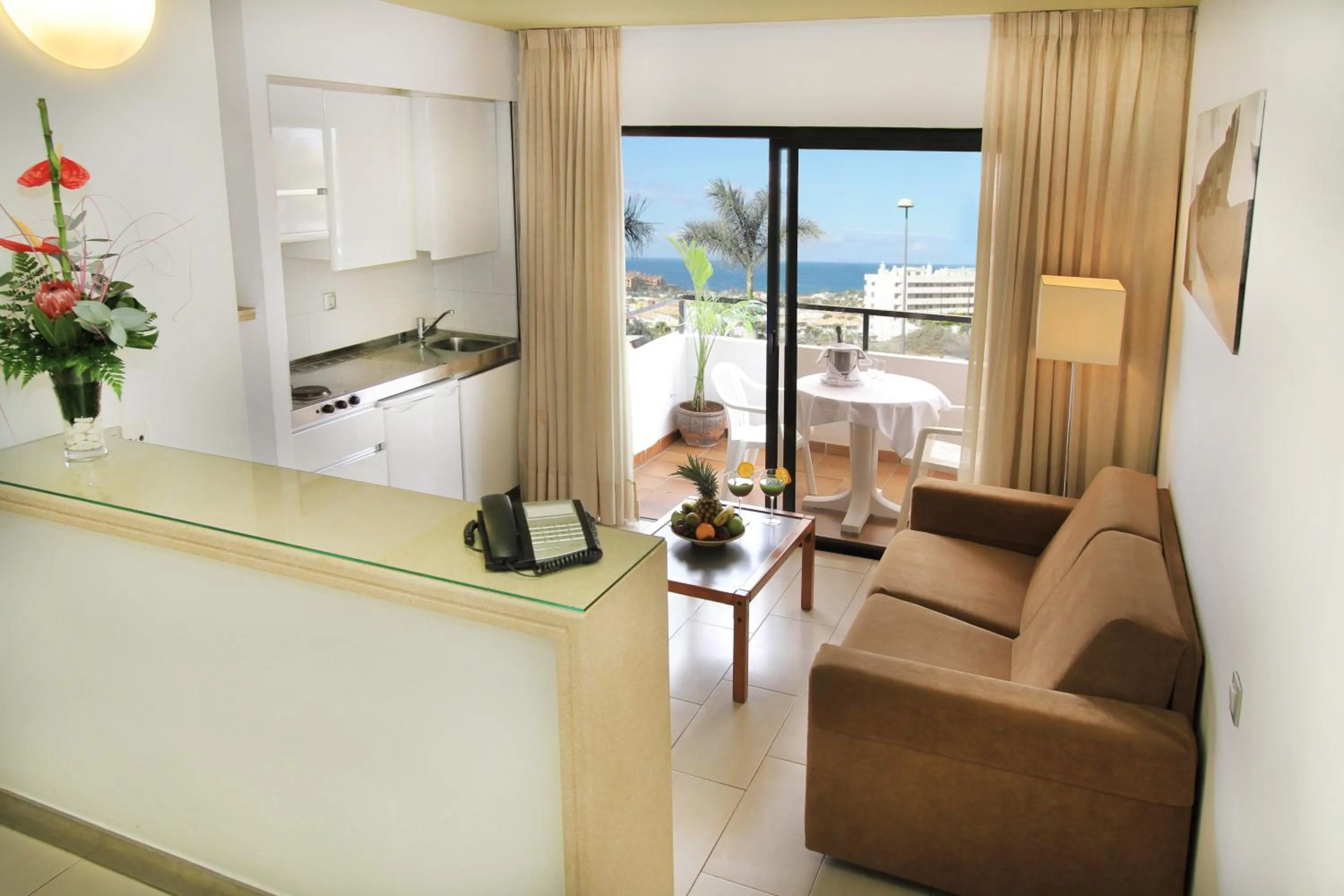 Kitchen or kitchenette in Udalla Park - Hotel & Apartamentos