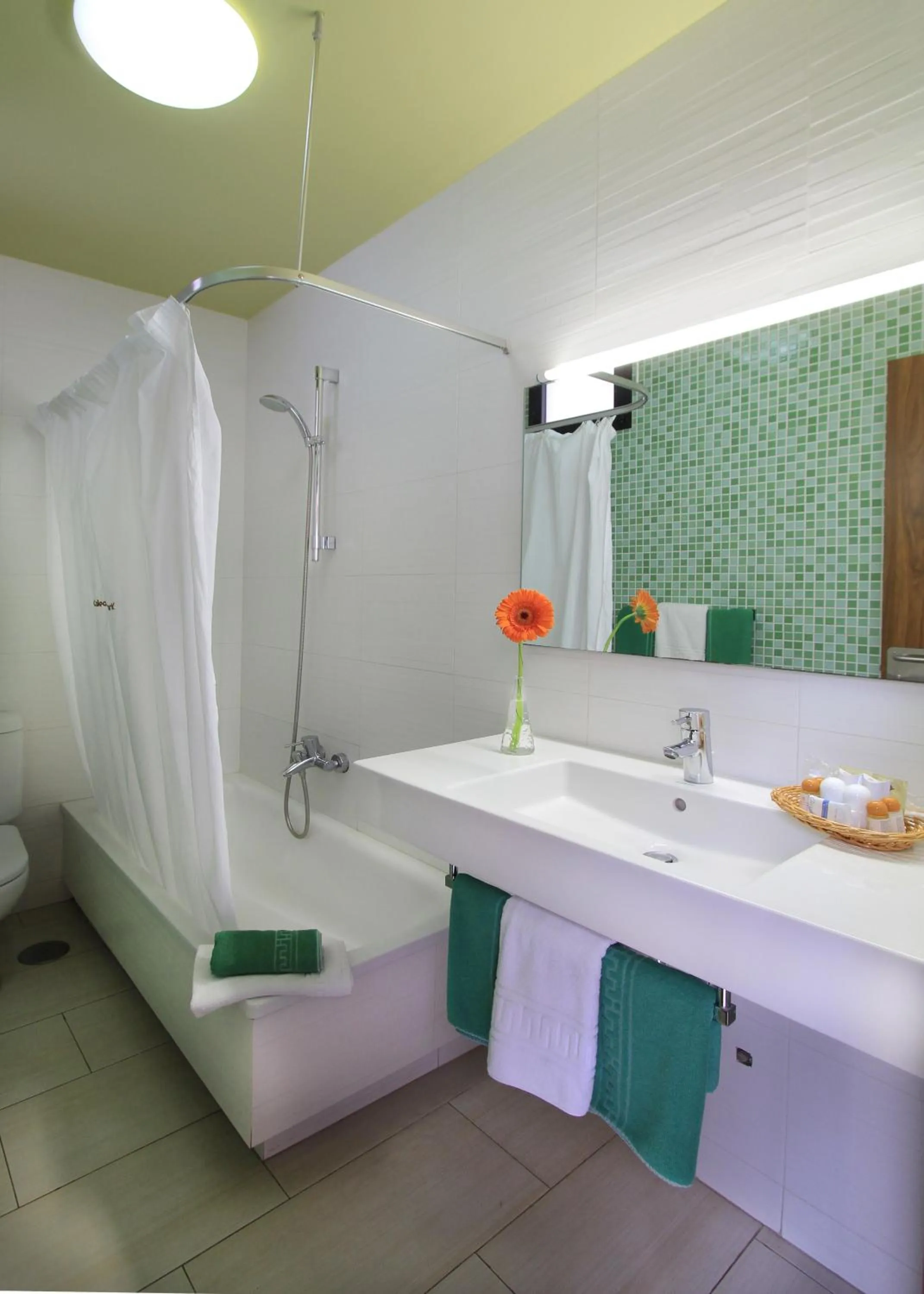 Bathroom in Udalla Park - Hotel & Apartamentos