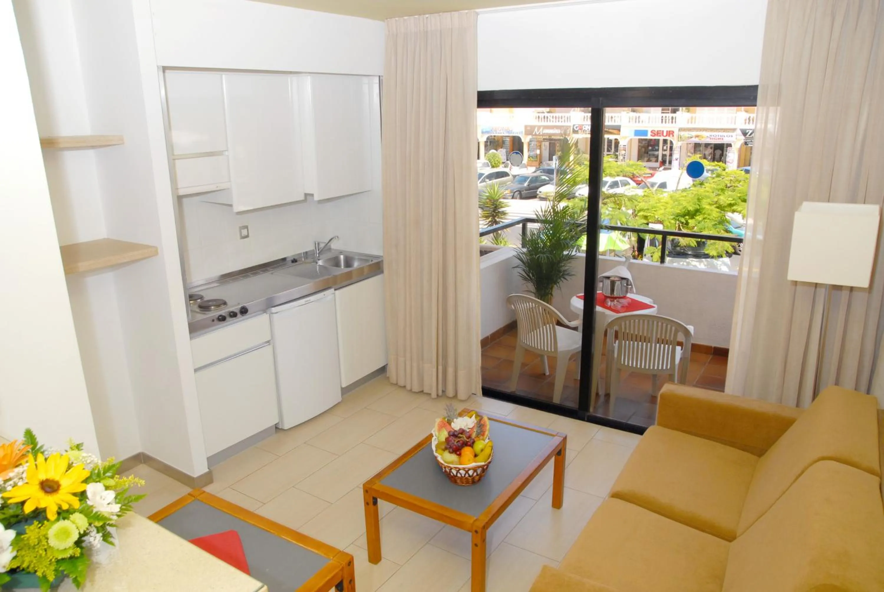 Kitchen or kitchenette in Udalla Park - Hotel & Apartamentos