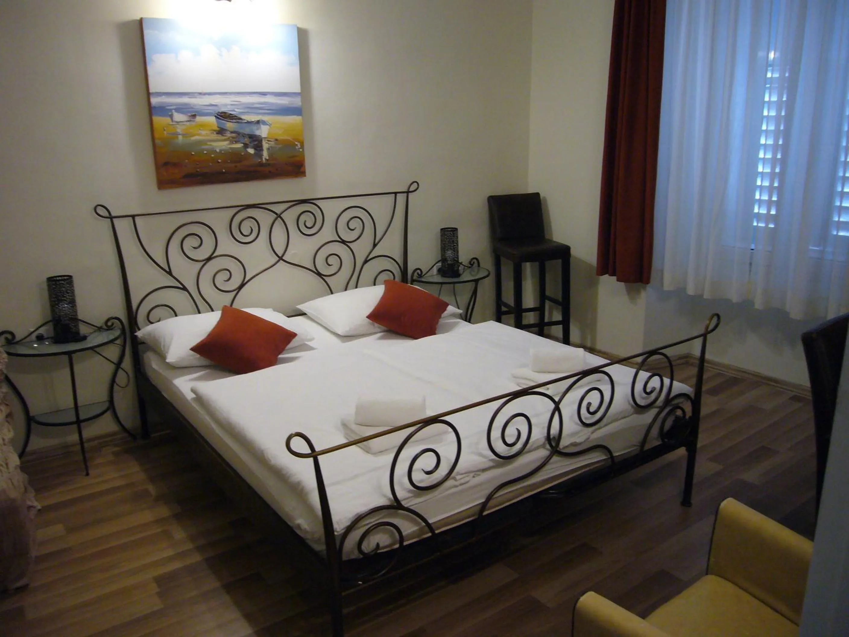 Bedroom, Bed in B&B Central Palace Heritage