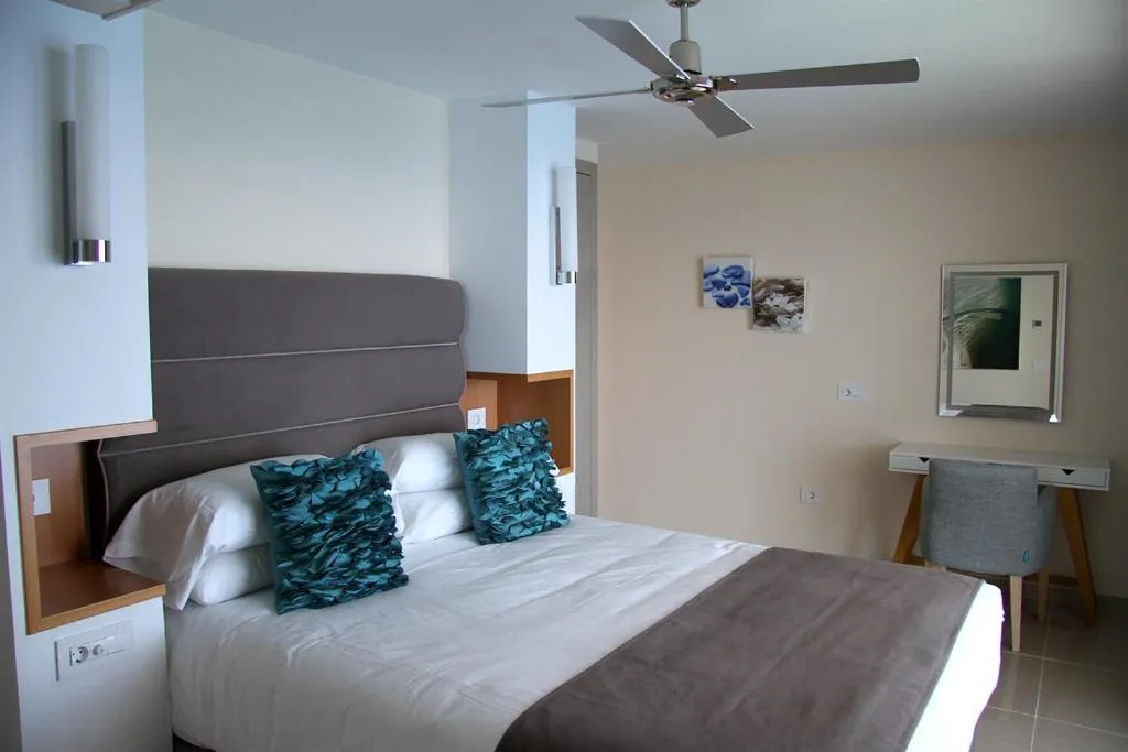 Bed in Ona Pearly Grey