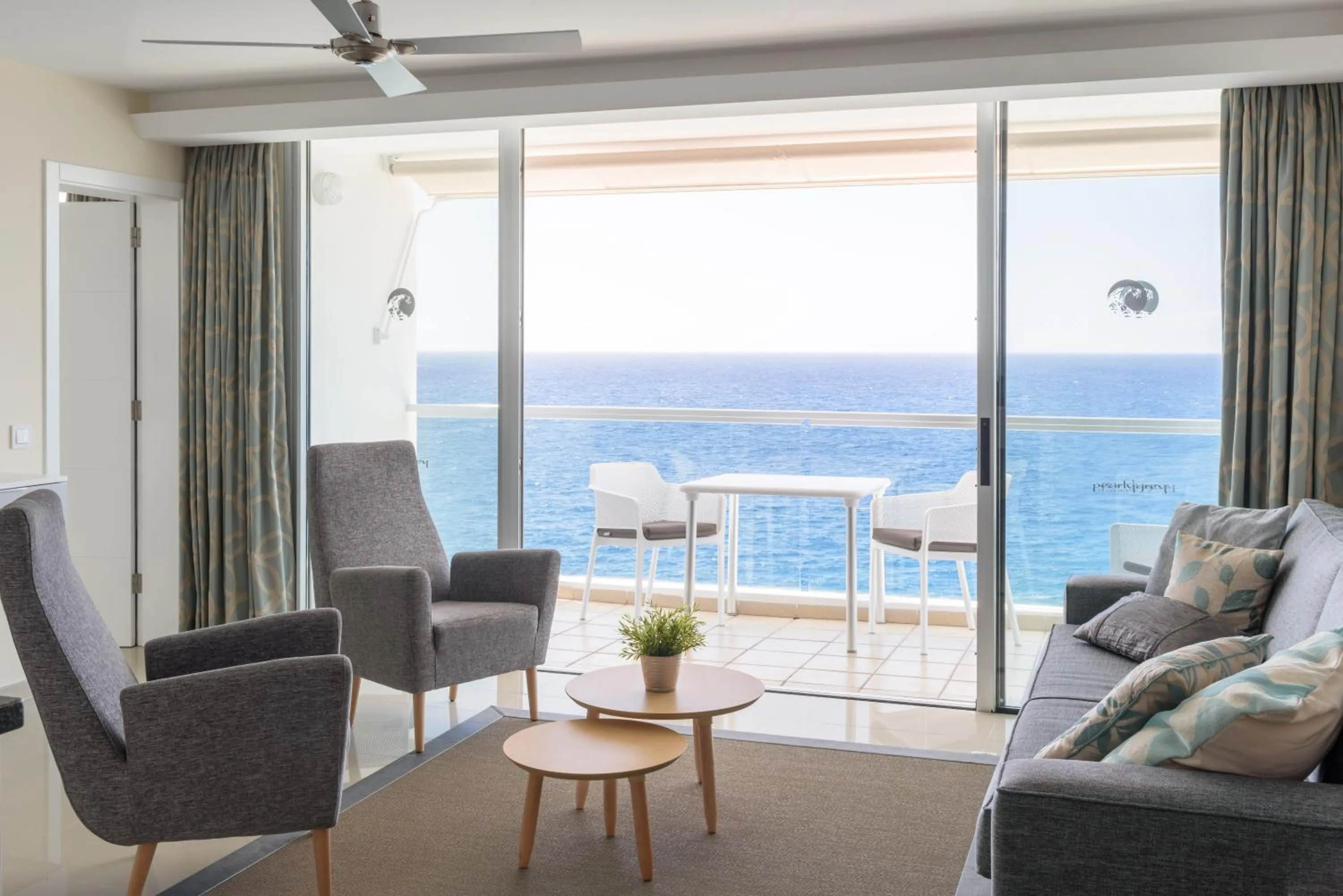 Balcony/Terrace in Ona Pearly Grey