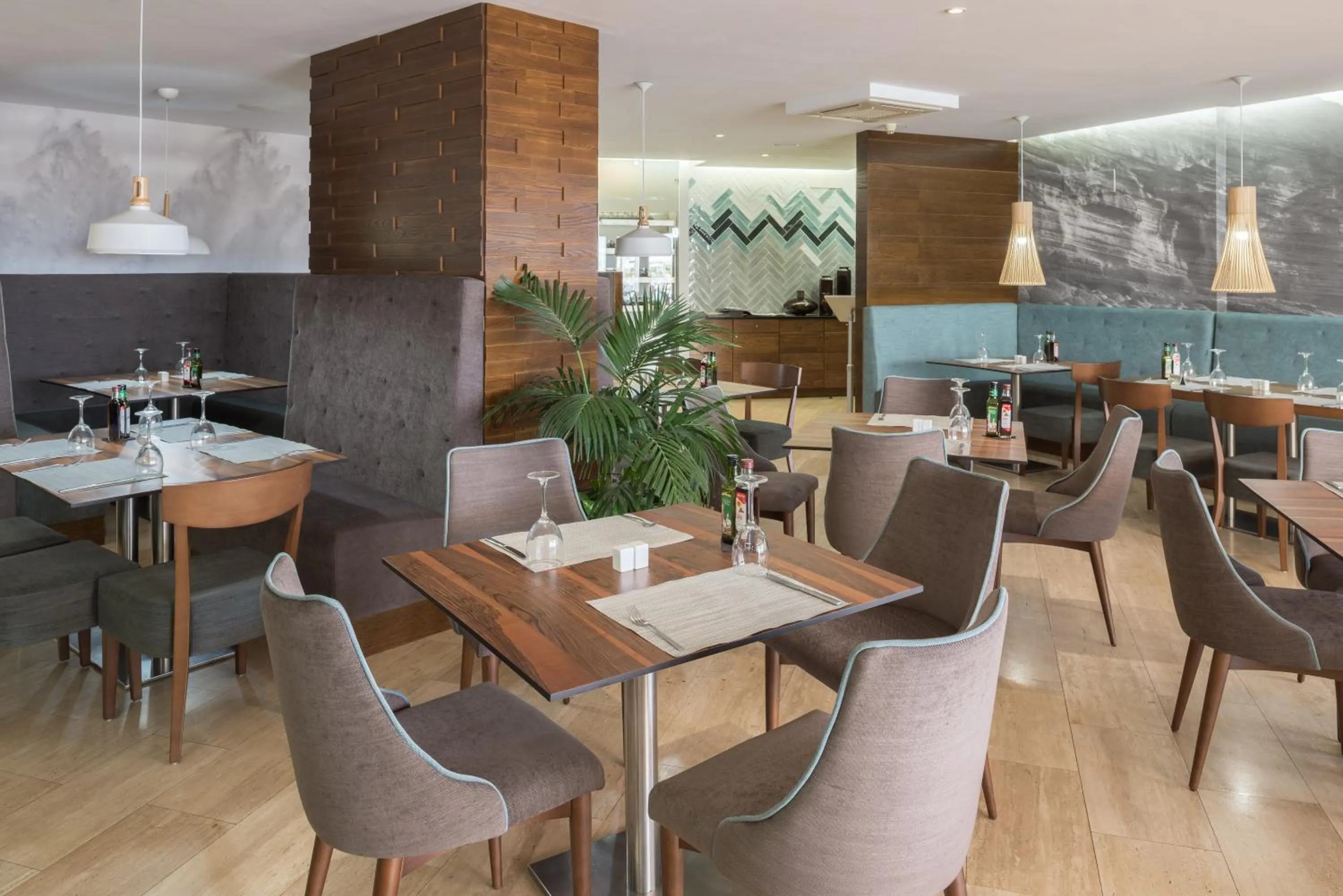 Restaurant/places to eat in Ona Pearly Grey