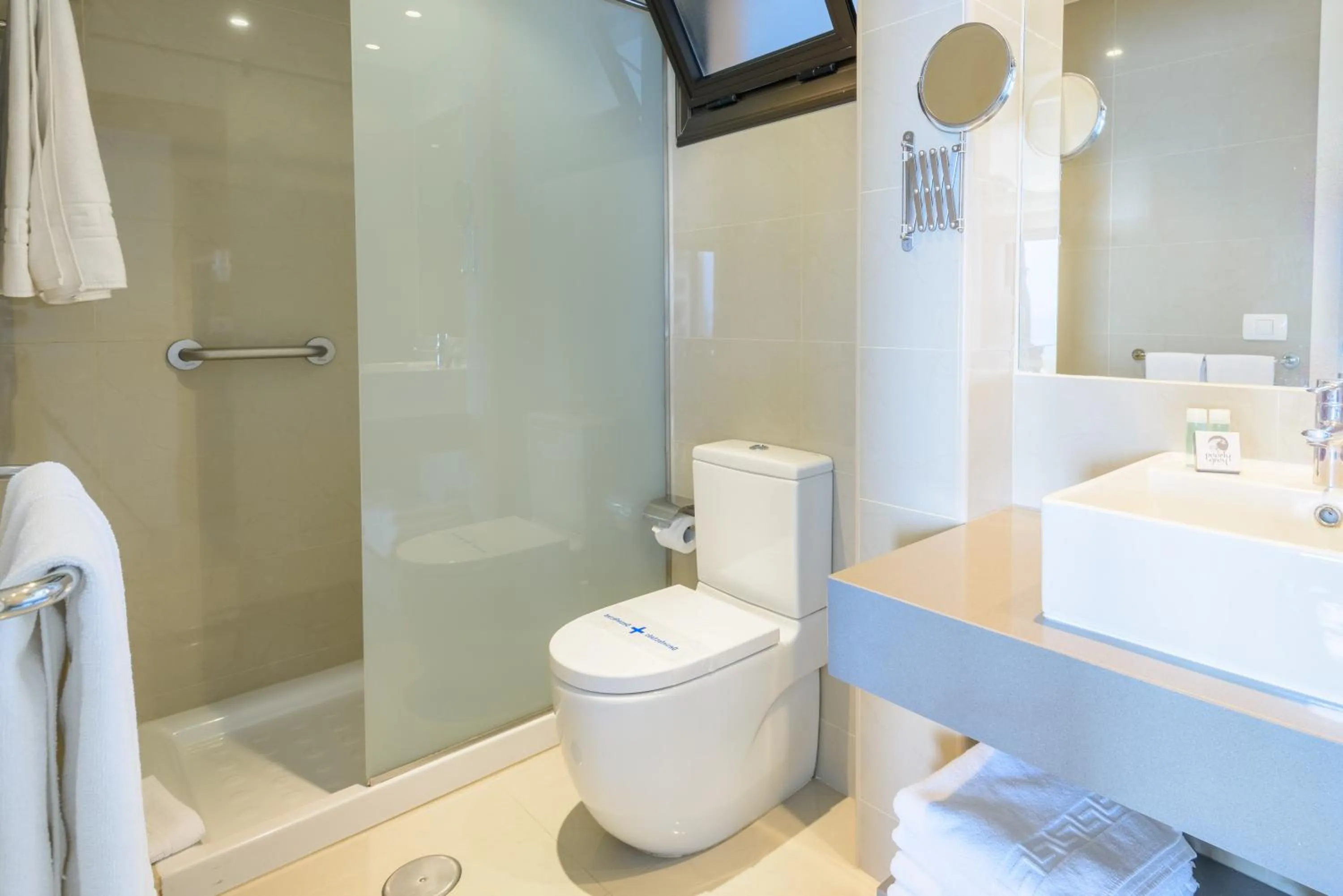 Bathroom in Ona Pearly Grey